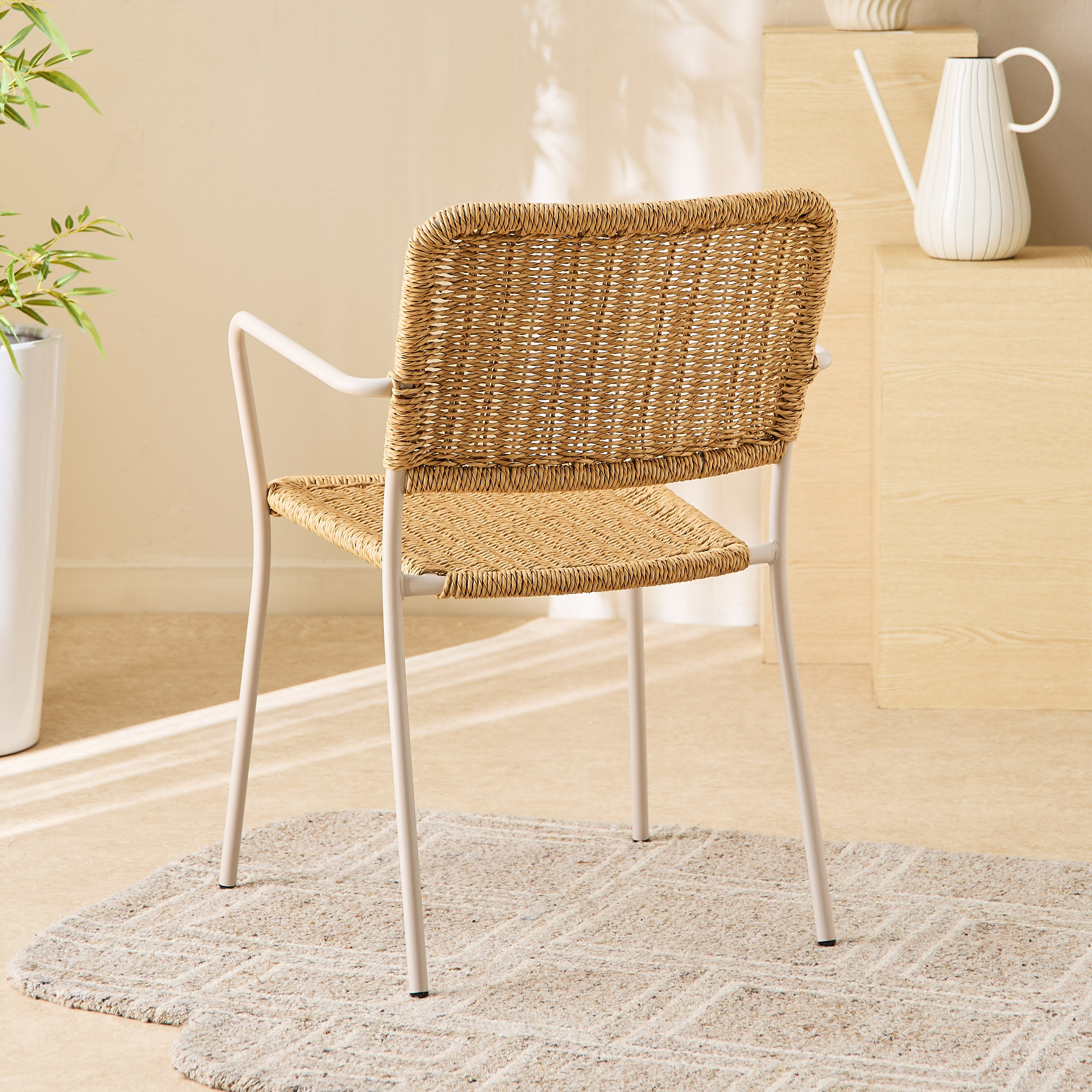 كرسي بذراعين للجلسات الخارجية من الروطان من فيرا داروين-hbxfurniture-outdoor-swingsandchairs-image-3