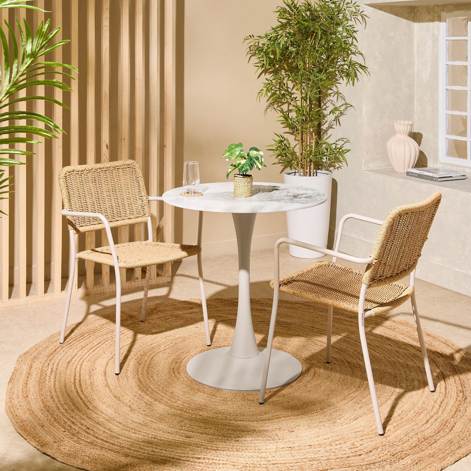 كرسي بذراعين للجلسات الخارجية من الروطان من فيرا داروين-hbxfurniture-outdoor-swingsandchairs-image-9