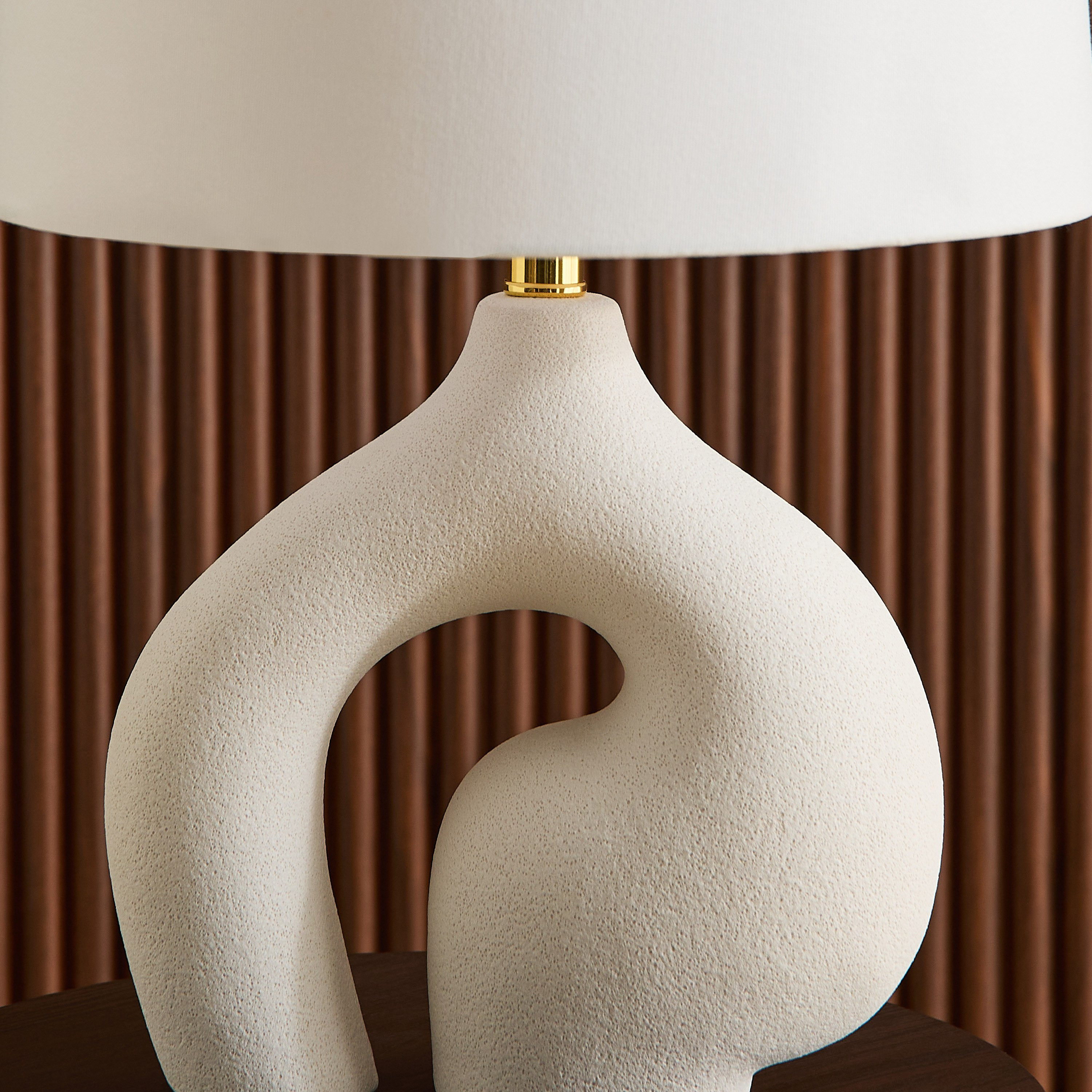 مصباح طاولة سيراميك بحجم كبير وبغطاء كتان من ناش زوي - 28x13x55 سم-hbxbedroom-lighting-tablelamps-image-3