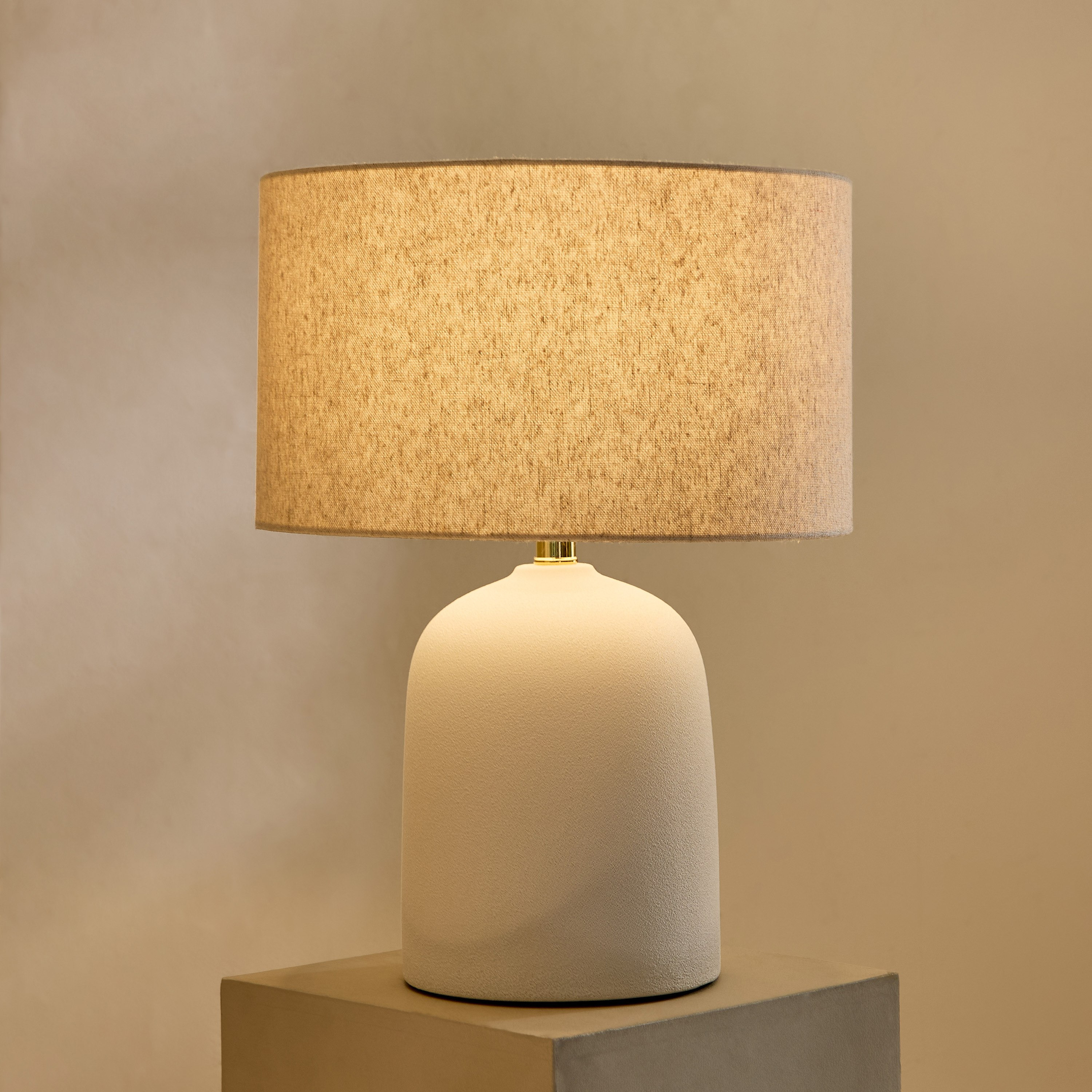 مصباح طاولة كبير سيراميك بغطاء كتان من ناش زوي - ‎21×55 سم‎-hbxbedroom-lighting-tablelamps-image-6
