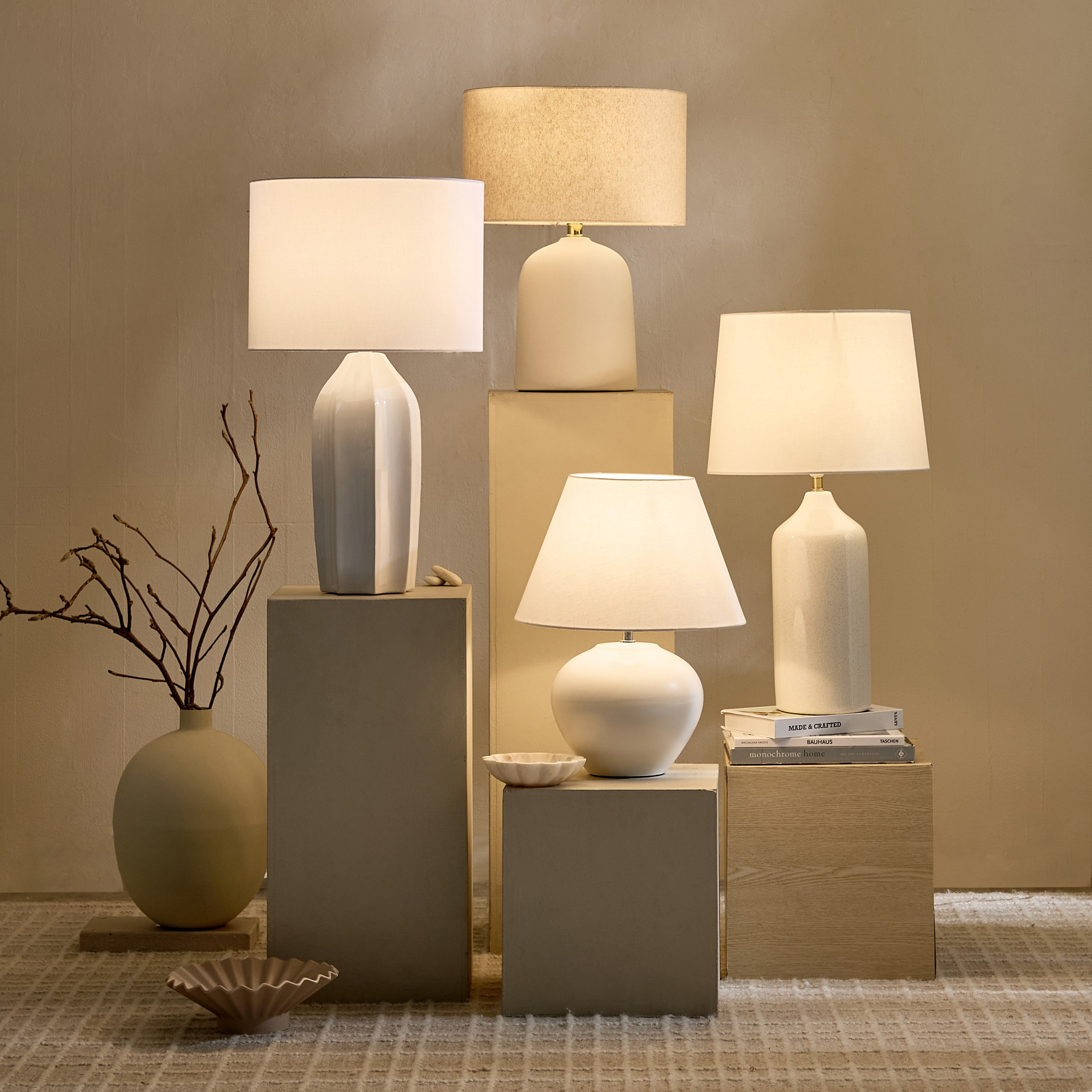 مصباح طاولة كبير سيراميك بغطاء كتان من ناش زوي - ‎21×55 سم‎-hbxbedroom-lighting-tablelamps-image-9