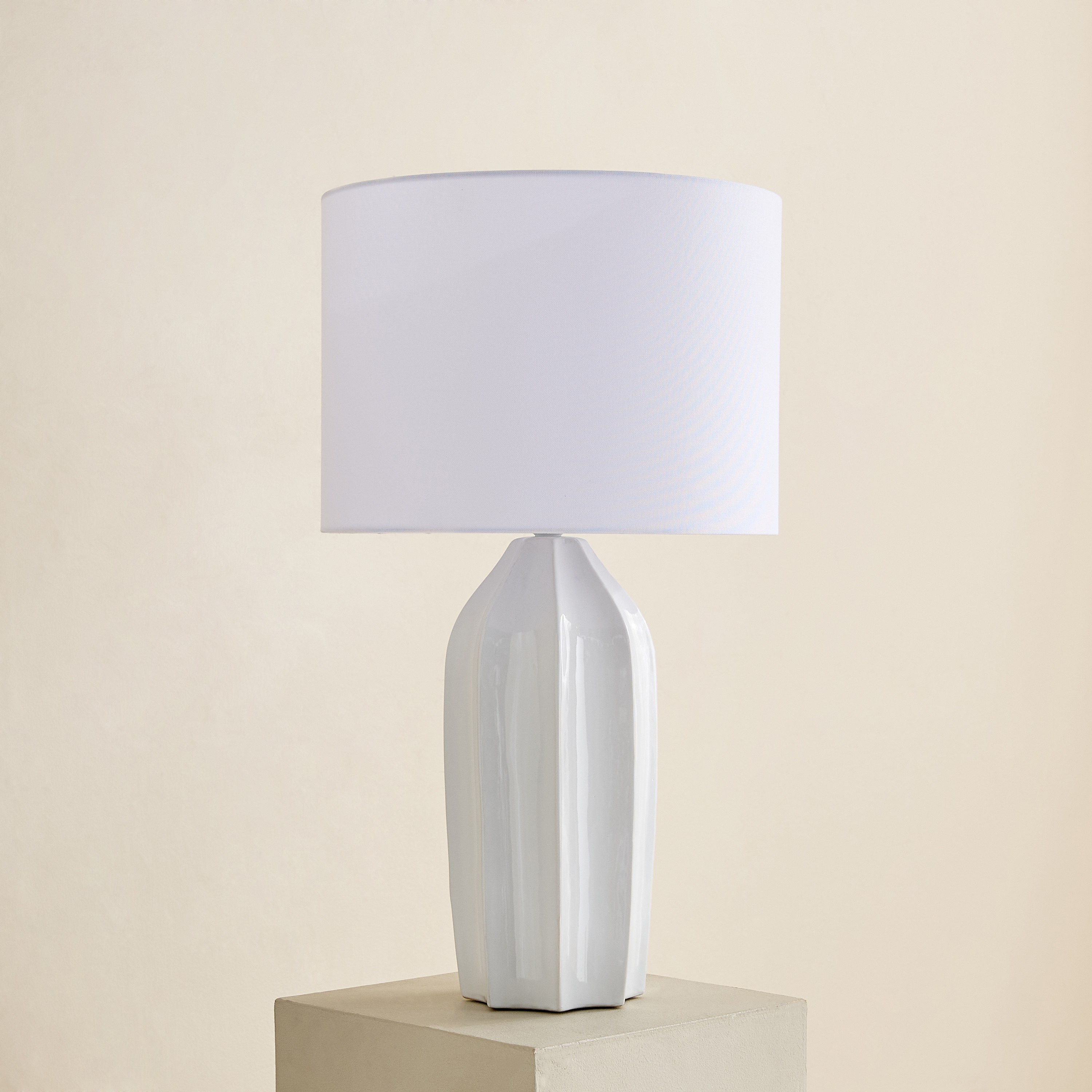 مصباح طاولة سيراميك كبير بغطاء كتان من ناش زوي - 18×65 سم-hbxbedroom-lighting-tablelamps-image-1