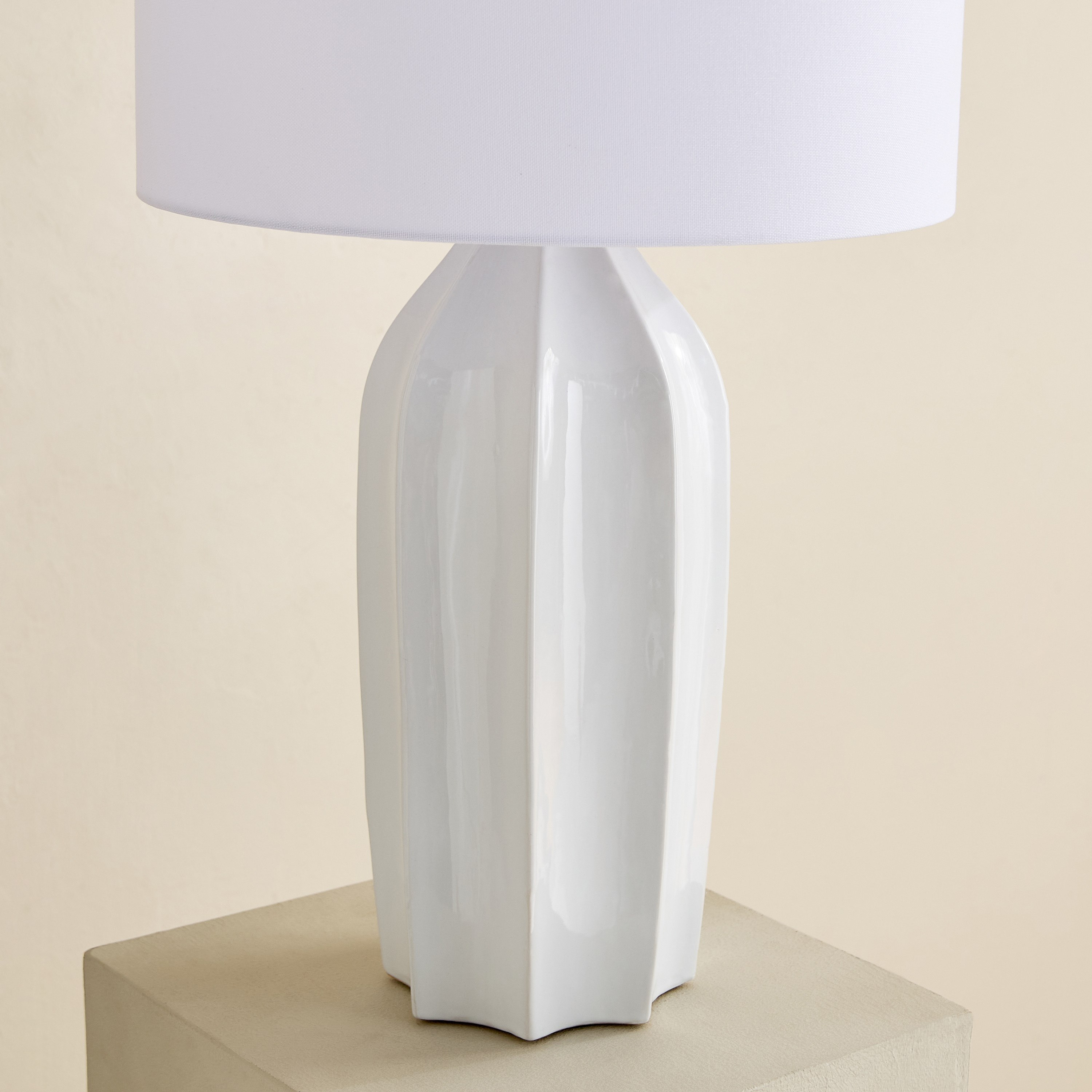 مصباح طاولة سيراميك كبير بغطاء كتان من ناش زوي - 18×65 سم-hbxbedroom-lighting-tablelamps-image-4