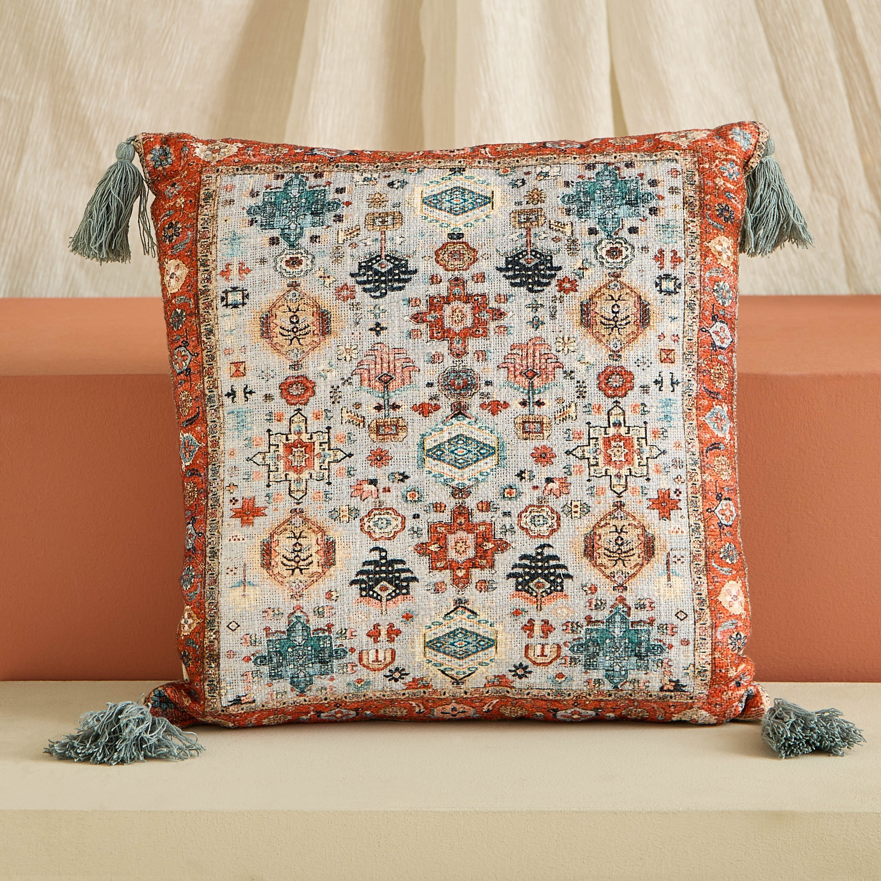وسادة بطبعات بتصميم ديستريس من ماهرجان بنزا - 40×40 سم-hbxhomeware-hbxbedroom-image-1