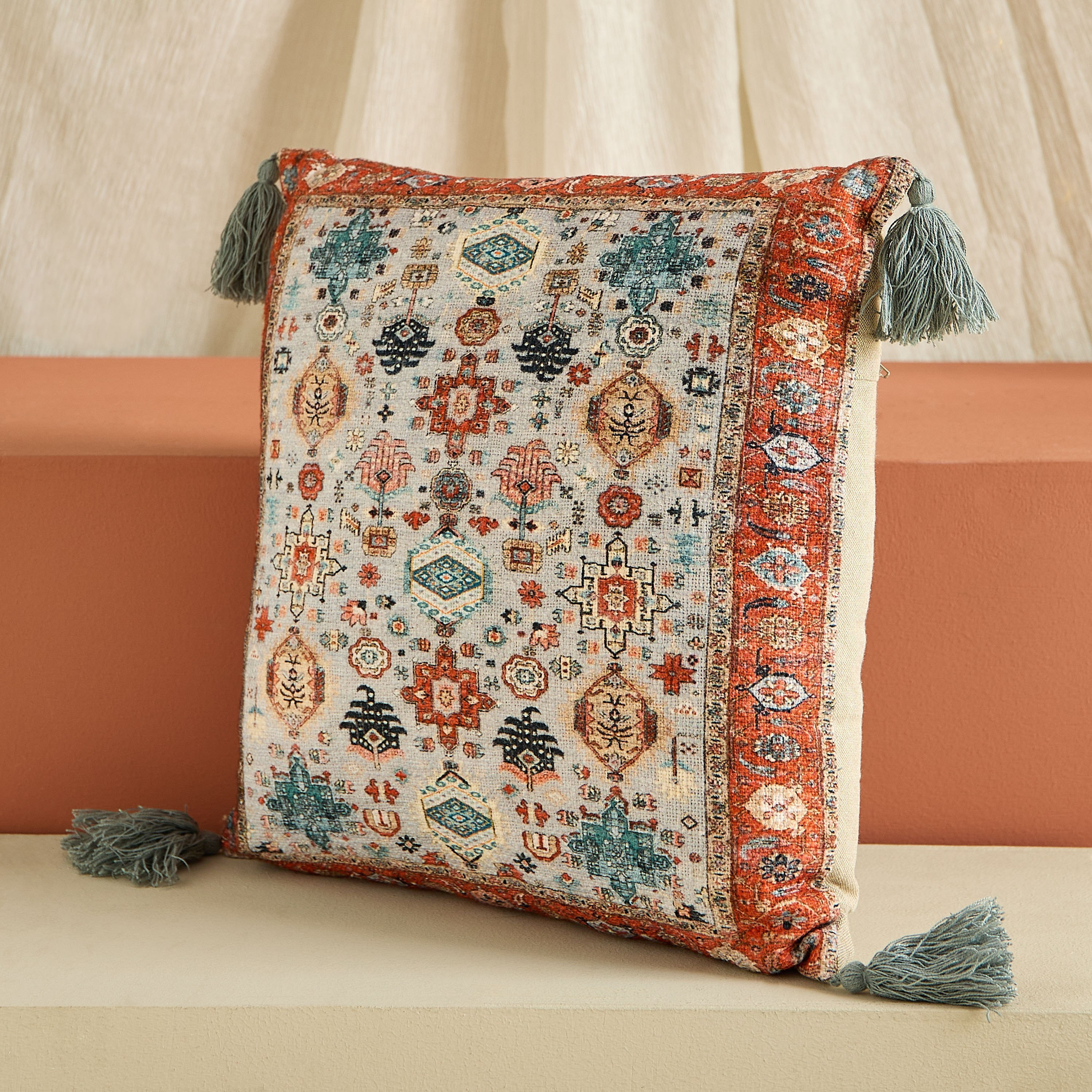 وسادة بطبعات بتصميم ديستريس من ماهرجان بنزا - 40×40 سم-hbxhomeware-hbxbedroom-image-2