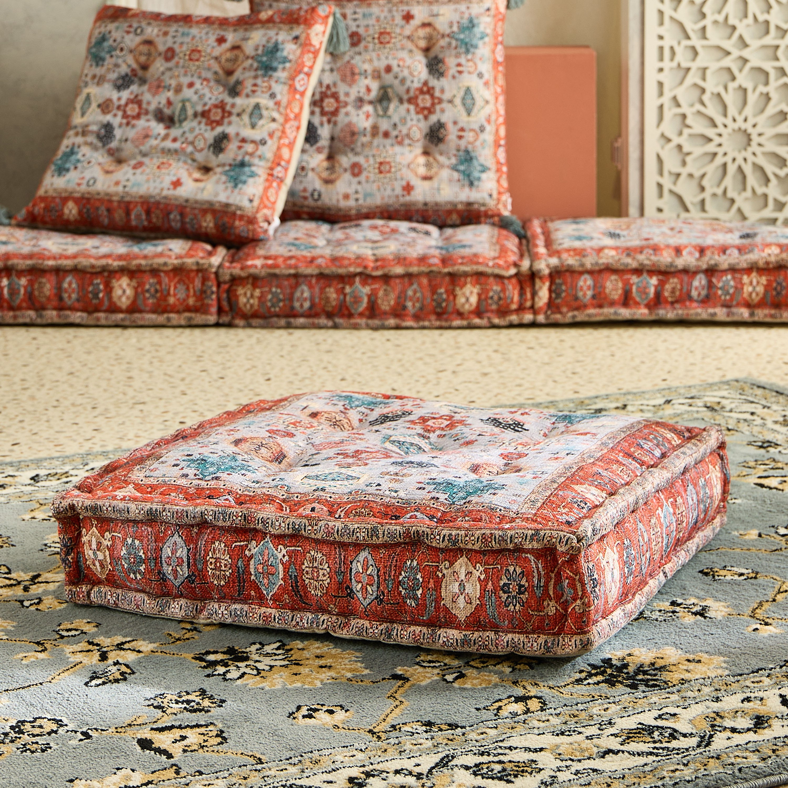 وسادة أرضية بطبعات مزخرفة من مهرجان بنزا - 60x60x12 سم-hbxhomeware-hbxbedroom-image-1