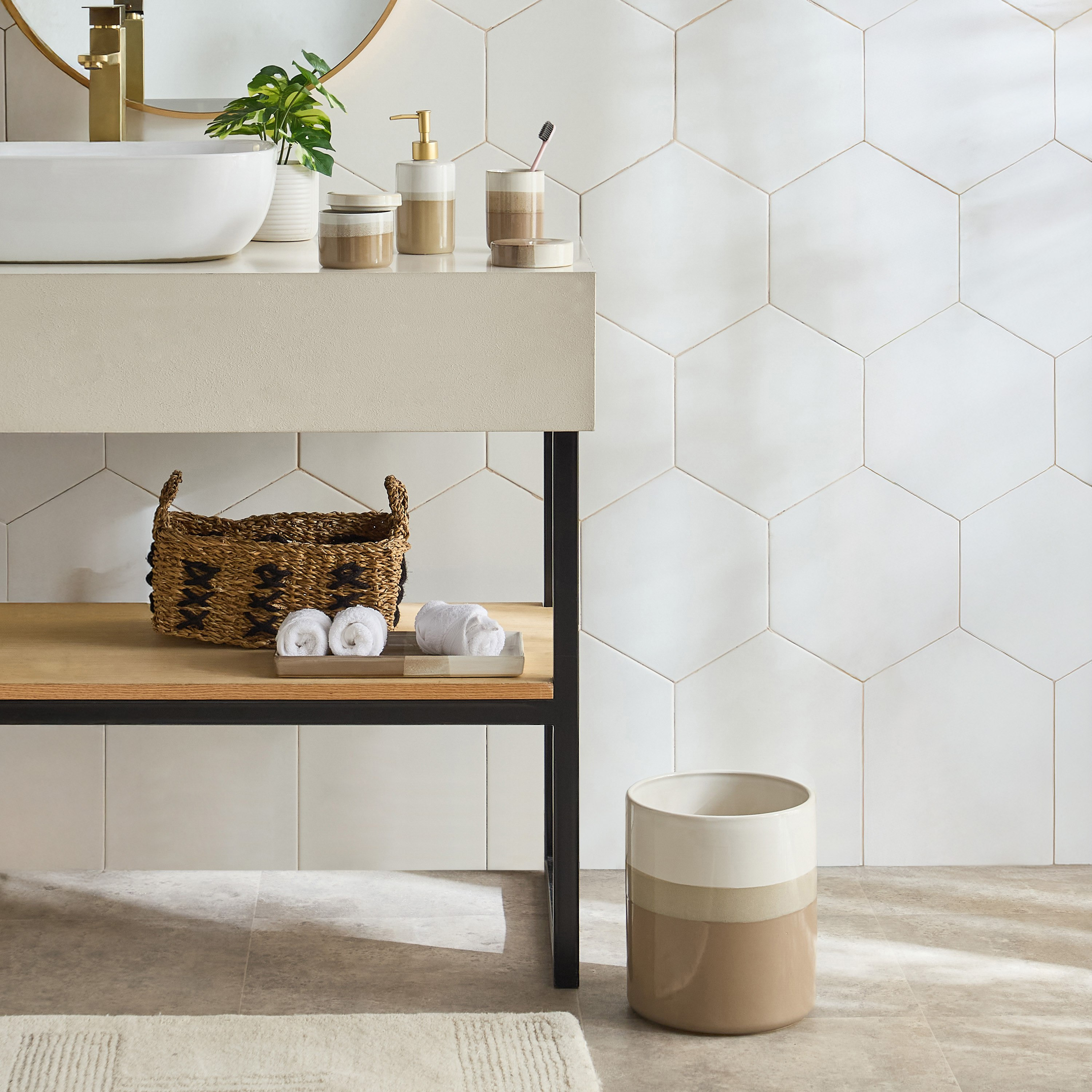موزع صابون سيراميك من سالتون-hbxdecorandfurnishings-bathroomaccessories-bathroomsets-image-7
