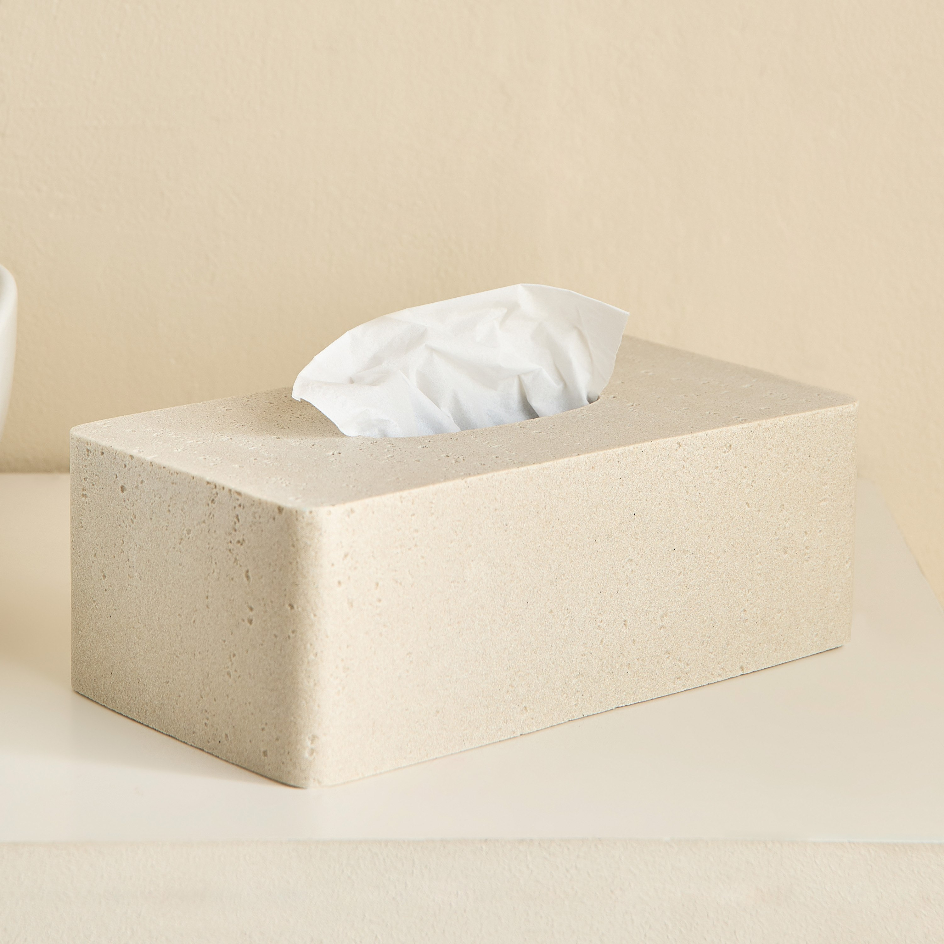 صندوق مناديل من الراتنج من أفانت-hbxhomeware-bathandlaundry-tissueboxesandcottonjars-image-4