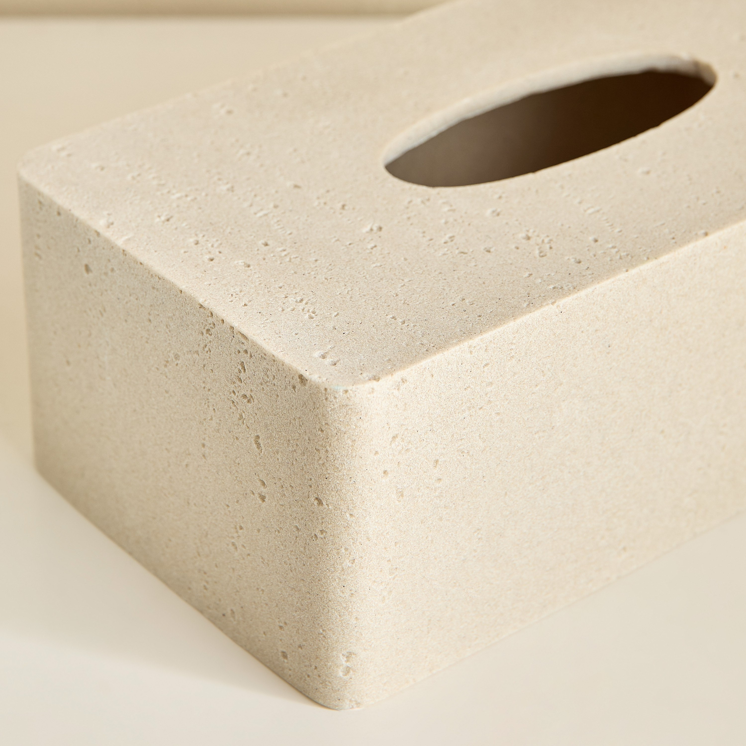 صندوق مناديل من الراتنج من أفانت-hbxhomeware-bathandlaundry-tissueboxesandcottonjars-image-6