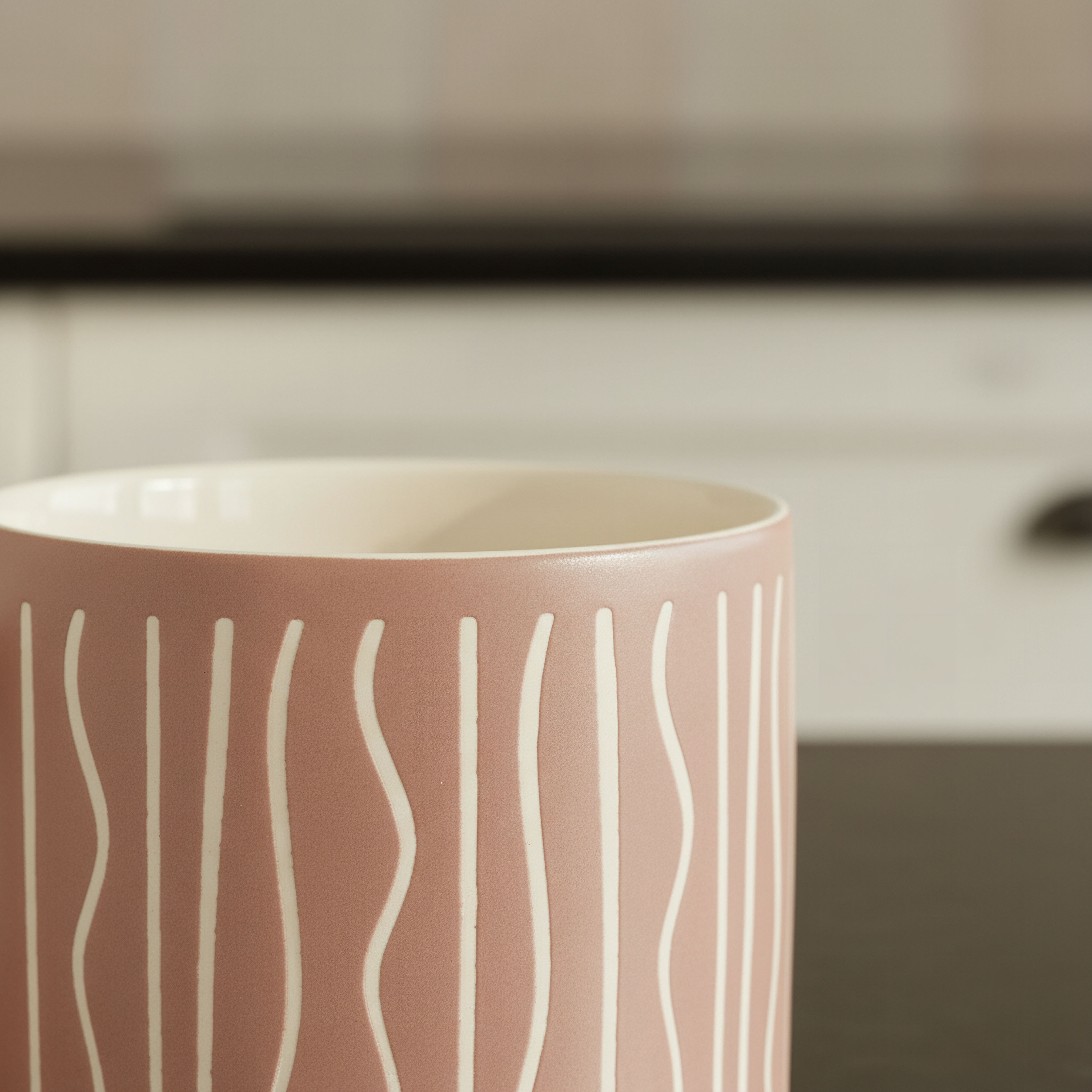 مج مخطط من جوانا - 400 مل-hbxhomeware-diningandtabletop-coffeeandteasets-image-2