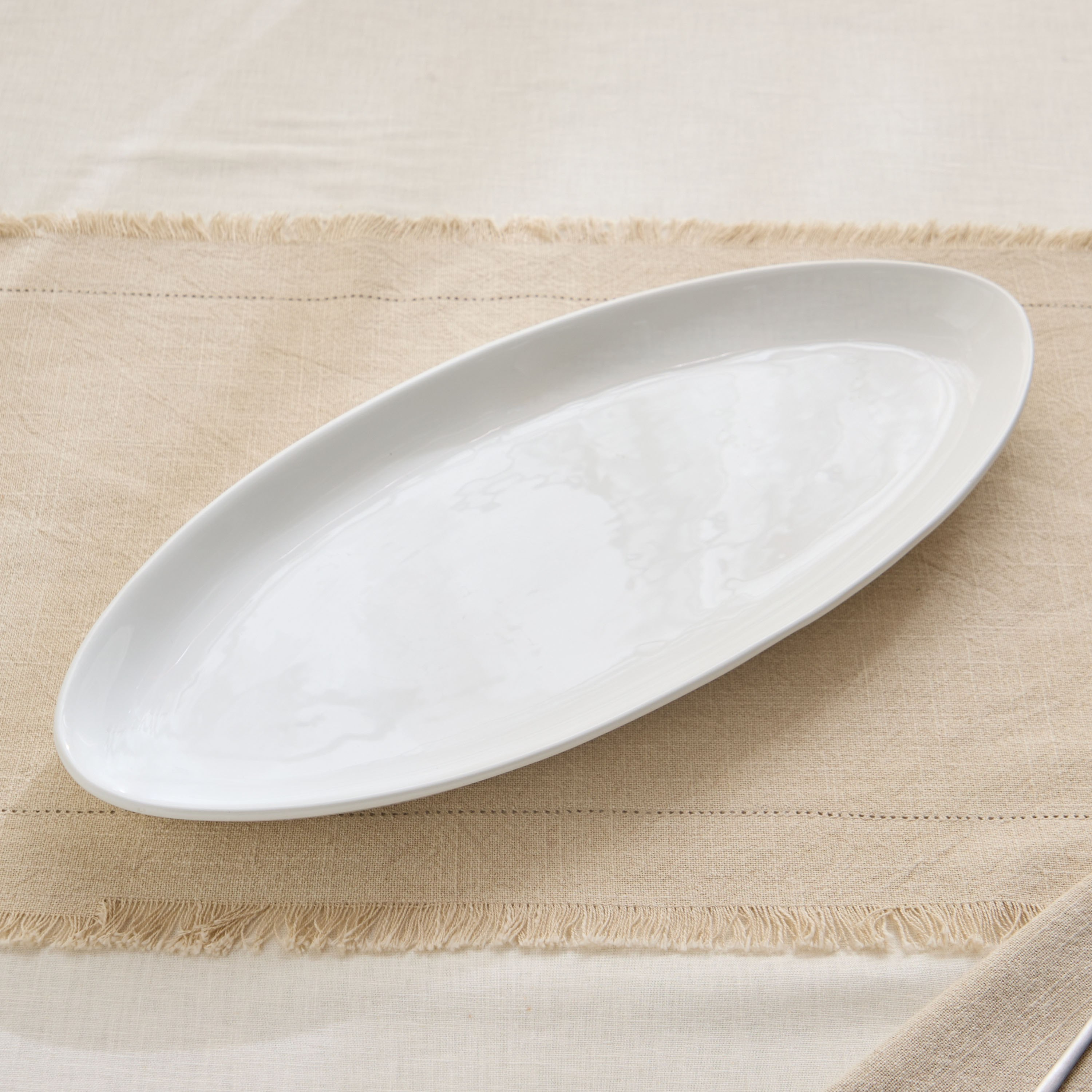 Alba Oval Serving Platter - 50x50x20 cm-hbxdecorandfurnishings-tabletop-serveware-image-2