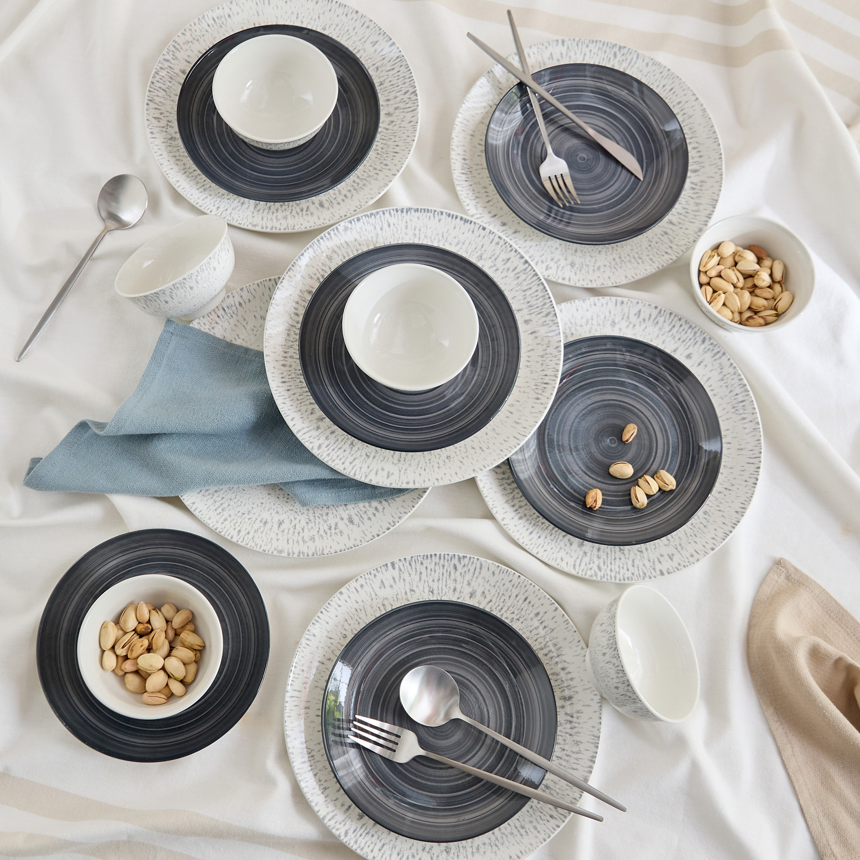 طقم عشاء 18 قطعة ليو من إليجنزا - لـ6 أفراد-hbxdiningroom-tabletop-dinnersets-image-1