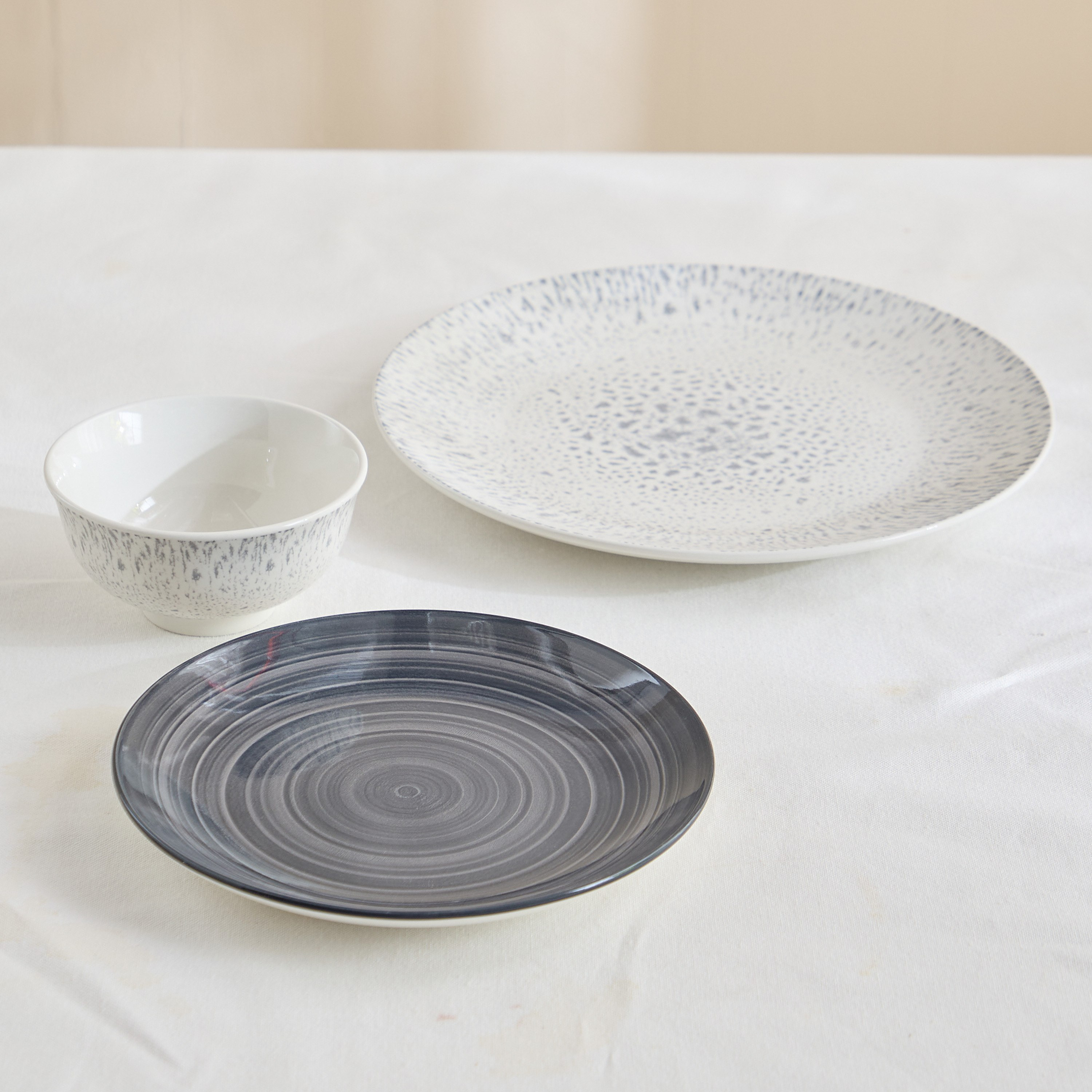 طقم عشاء 18 قطعة ليو من إليجنزا - لـ6 أفراد-hbxdiningroom-tabletop-dinnersets-image-2