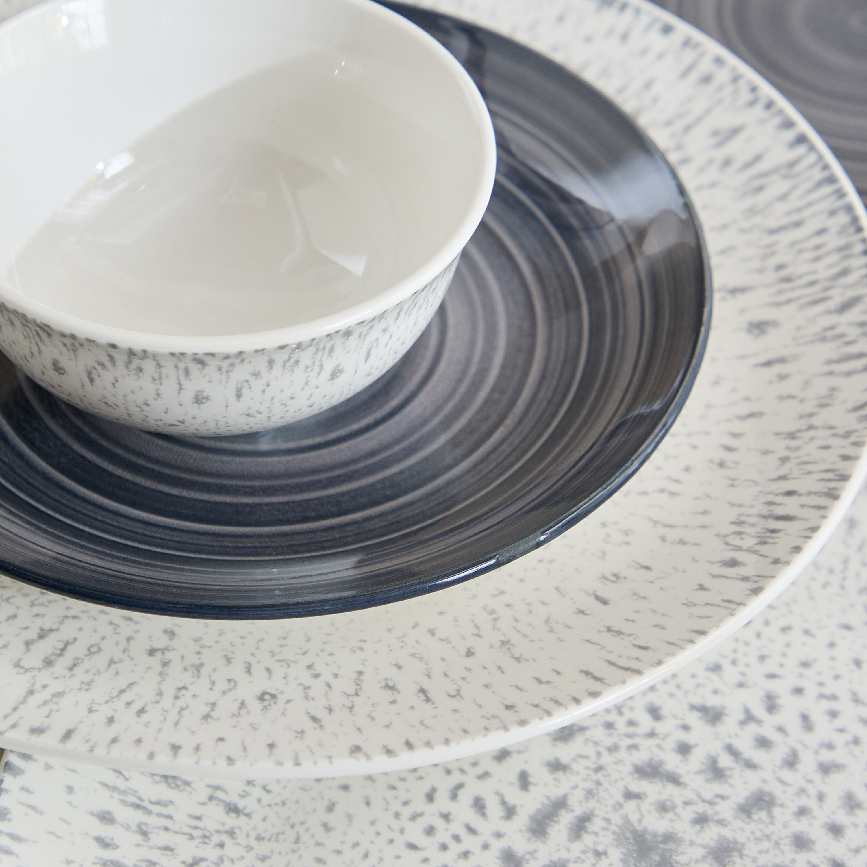 طقم عشاء 18 قطعة ليو من إليجنزا - لـ6 أفراد-hbxdiningroom-tabletop-dinnersets-image-3