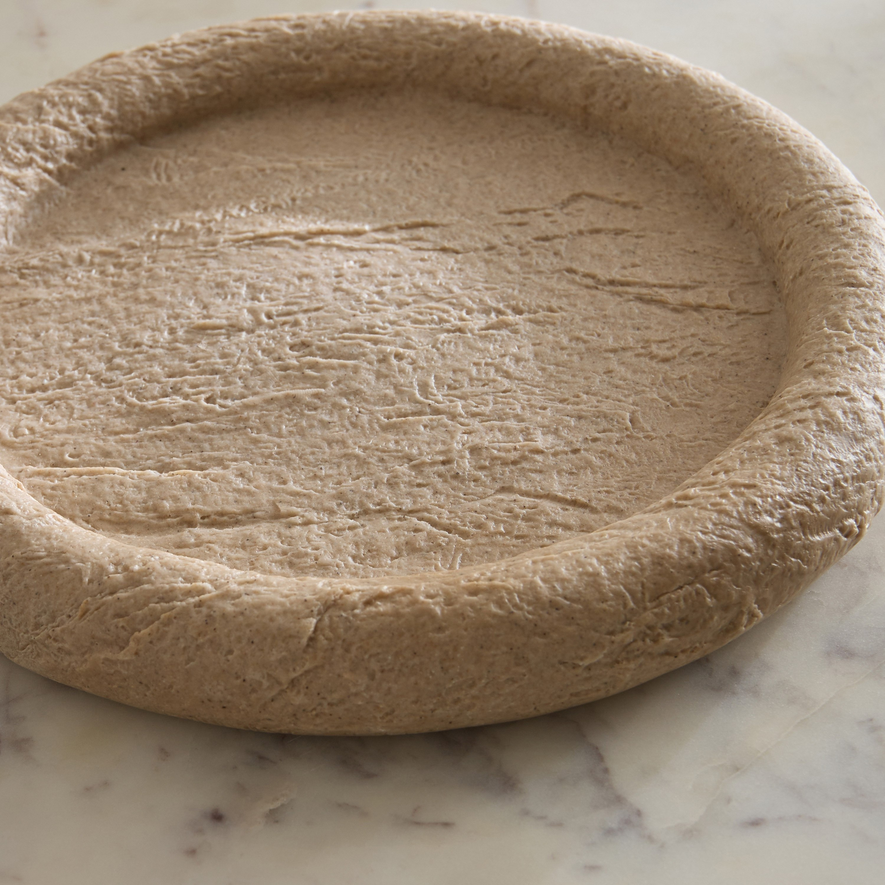 Canto Luxe Travetine Finish Polyresin Round Tray - 25x25x3 cm-hbxhomeware-hbxdecorandfurnishings-image-3