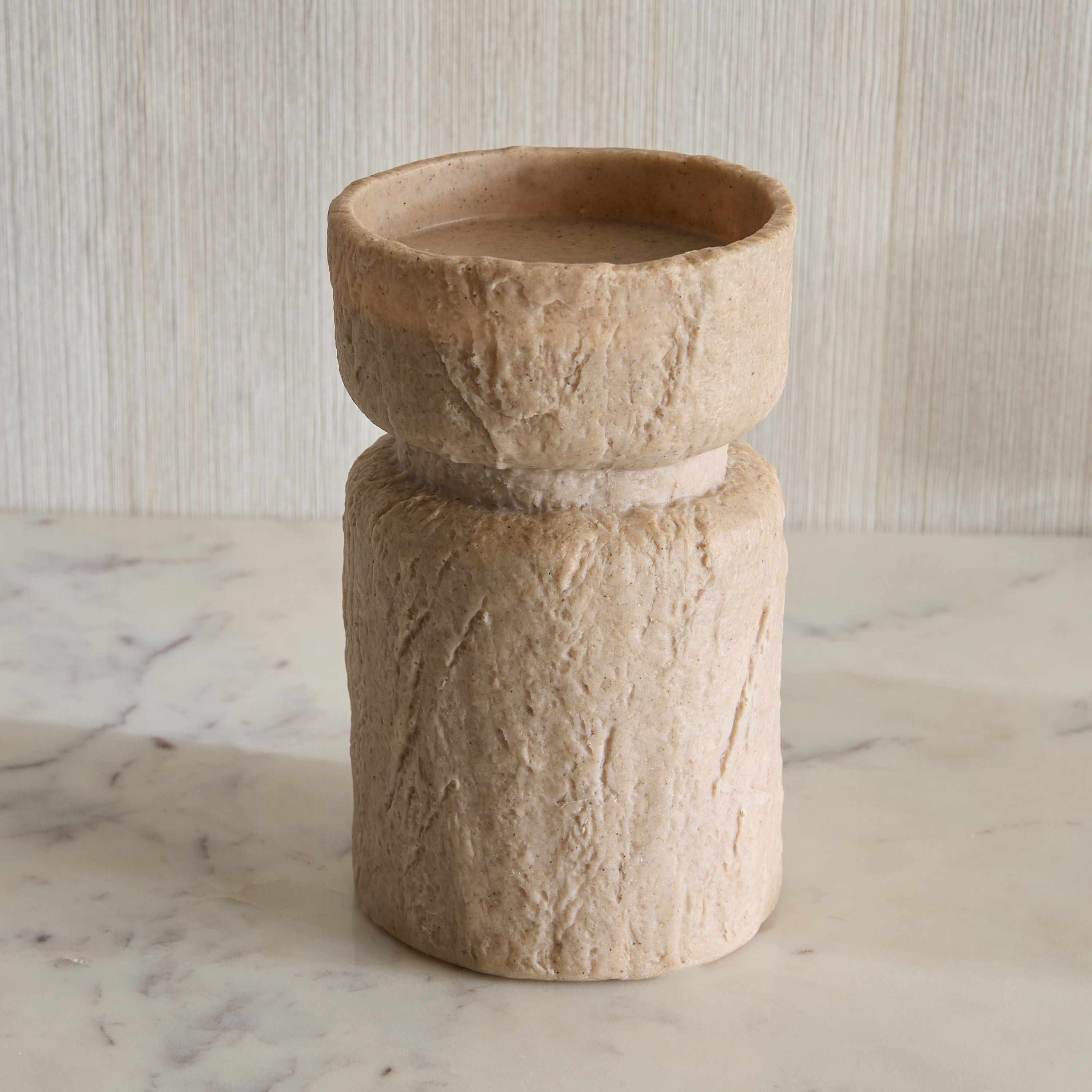 حامل شموع طويلة بوليريسين بتشطيب ترافرتين من كانتو لوكس - 9x9x15 سم-hbxlivingroom-decorandaccessories-candleholders-image-3