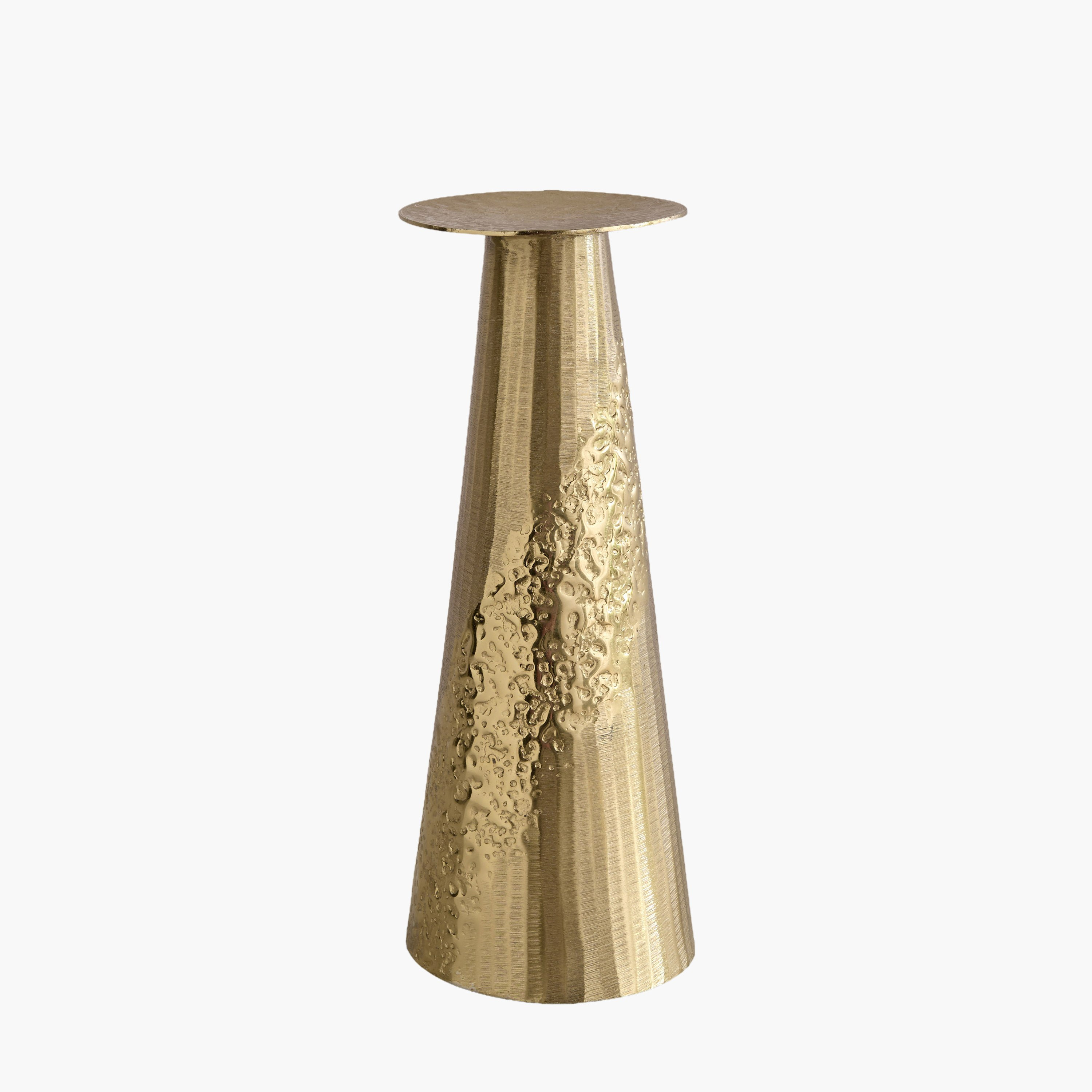 حامل شموع عمودية ألومنيوم بارز الملمس من ميلروز ليت - 12x12x34 سم-hbxlivingroom-decorandaccessories-candleholders-image-5