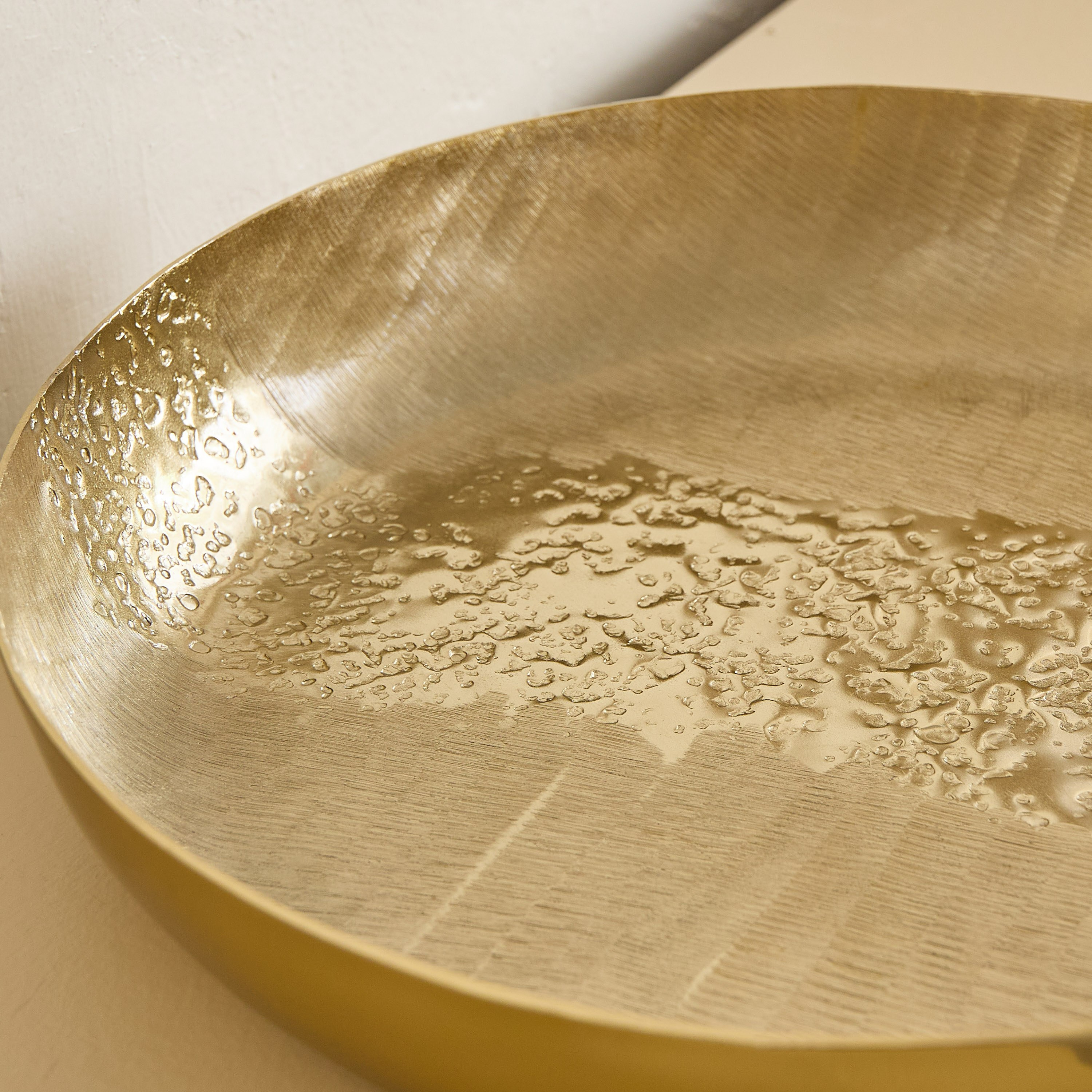 Melrose Litt Aluminium Textured Decorative Round Flat Bowl - 30x30x7 cm-hbxdecorandfurnishings-homeaccessories-bowls-image-6