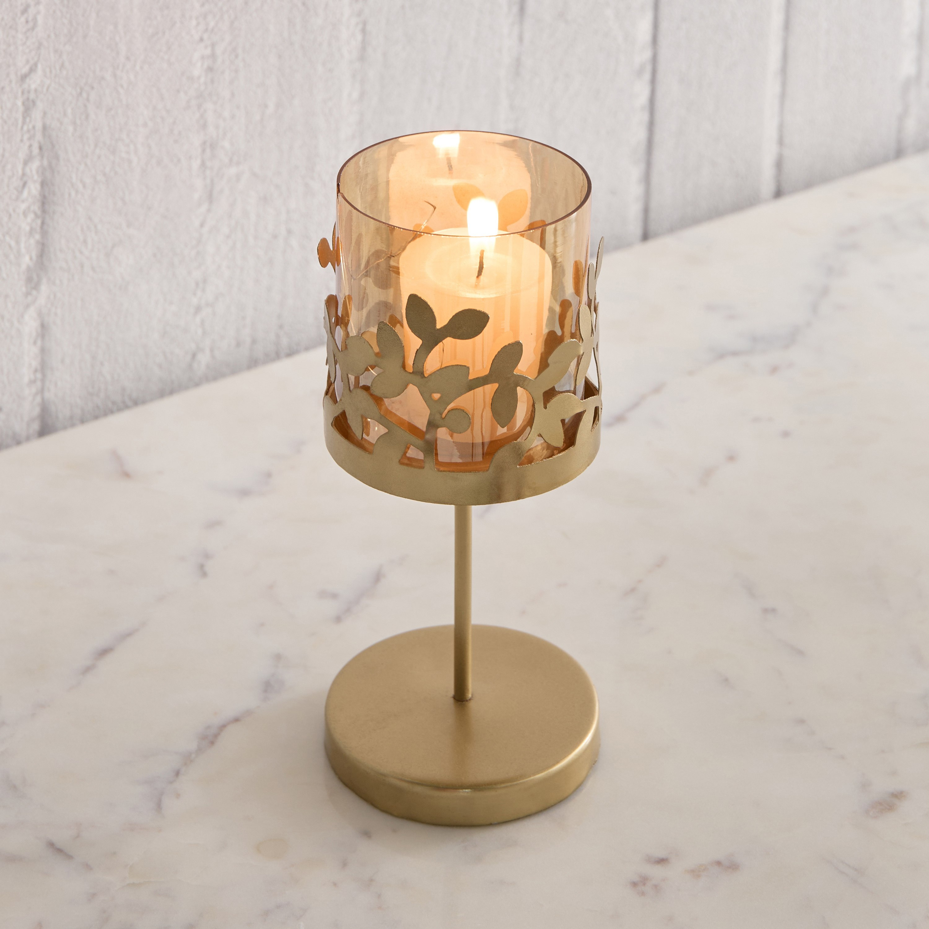 حامل شموع معدن بتصميم ورق شجر مع زجاج من إمبرايس - 7.5x7.5x16 سم-hbxlivingroom-decorandaccessories-candleholders-image-1