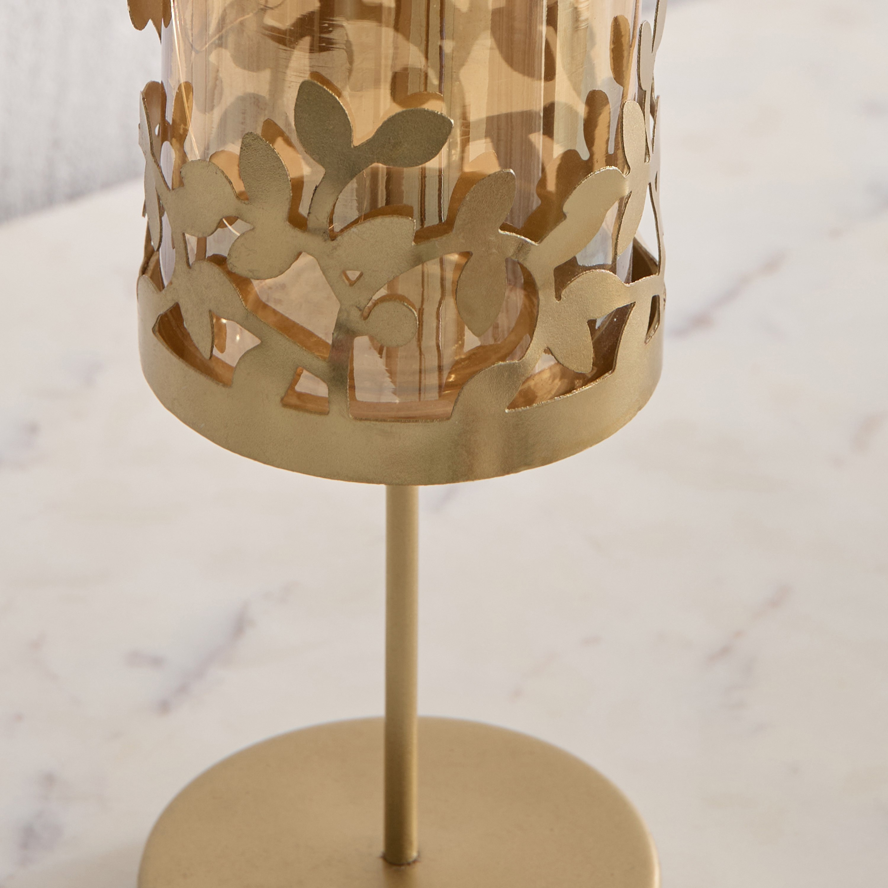 حامل شموع معدن بتصميم ورق شجر مع زجاج من إمبرايس - 7.5x7.5x16 سم-hbxlivingroom-decorandaccessories-candleholders-image-3