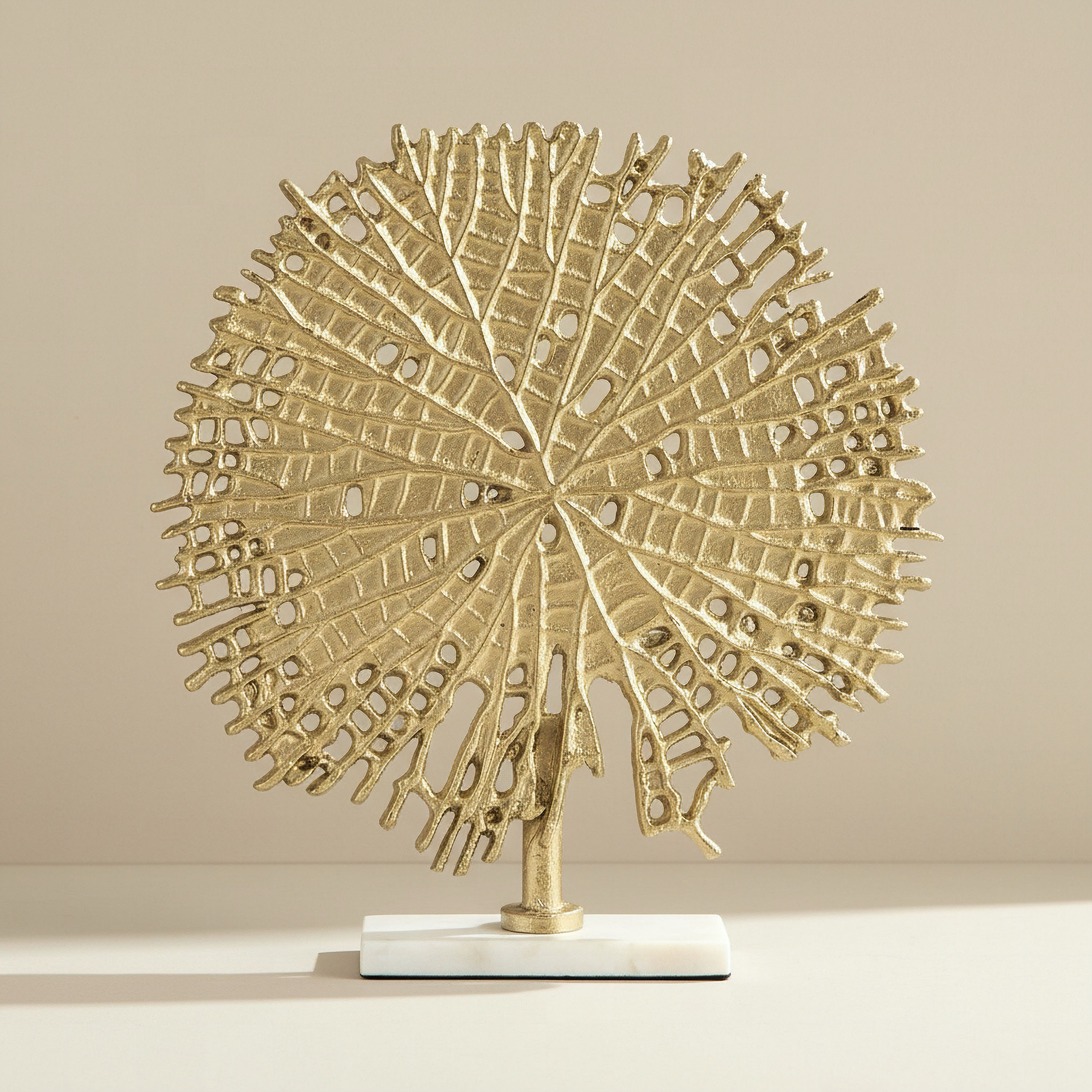 زينة طاولة شجرة الحياة ألومنيوم وقاعدة رخامية من بليك - 34×8.5×37 سم-hbxhomeware-homedecor-figurinesandornaments-image-1