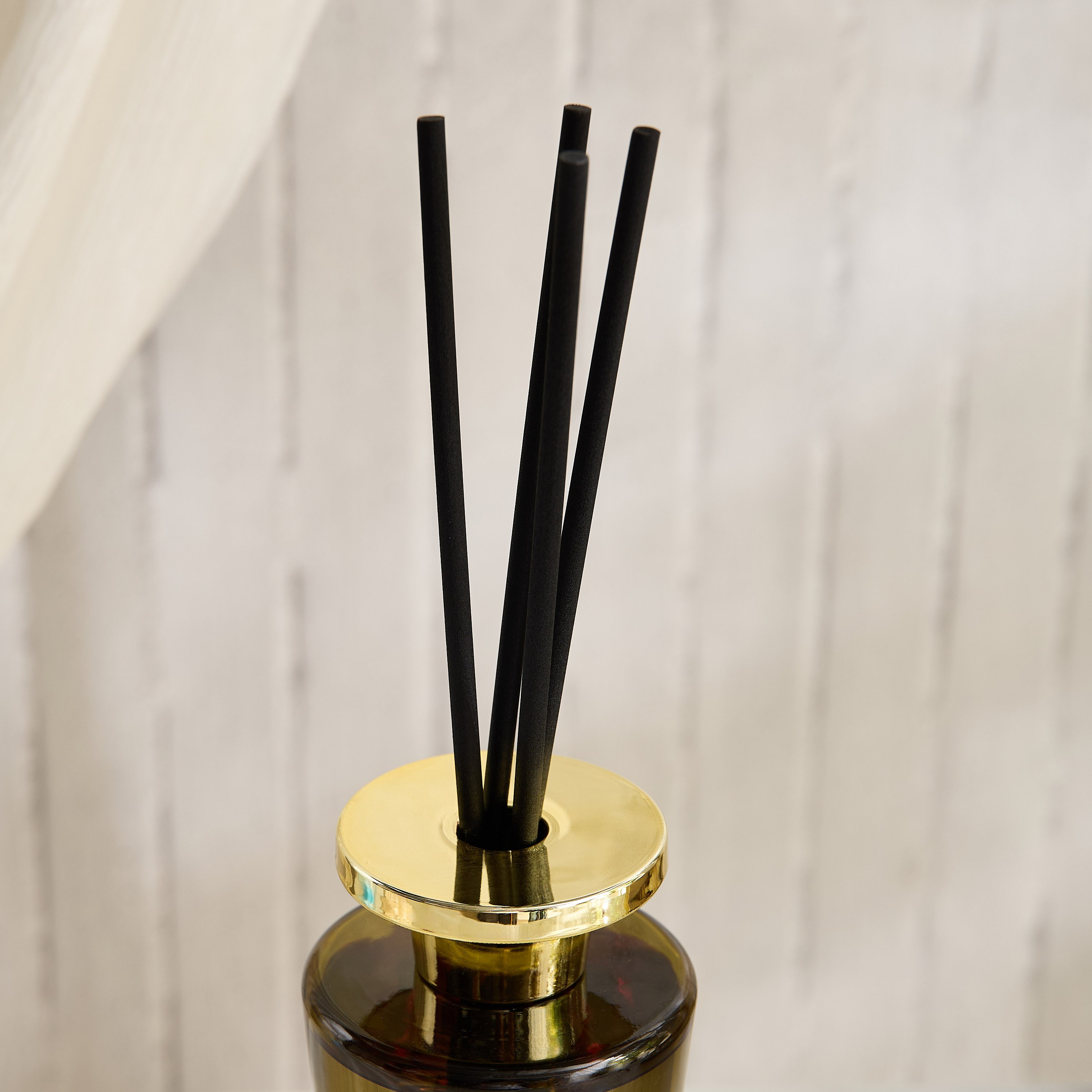 Evode  Premium Collection Amber Musk Reed Diffuser - 450 ml-hbxhomeware-hbxdecorandfurnishings-image-6