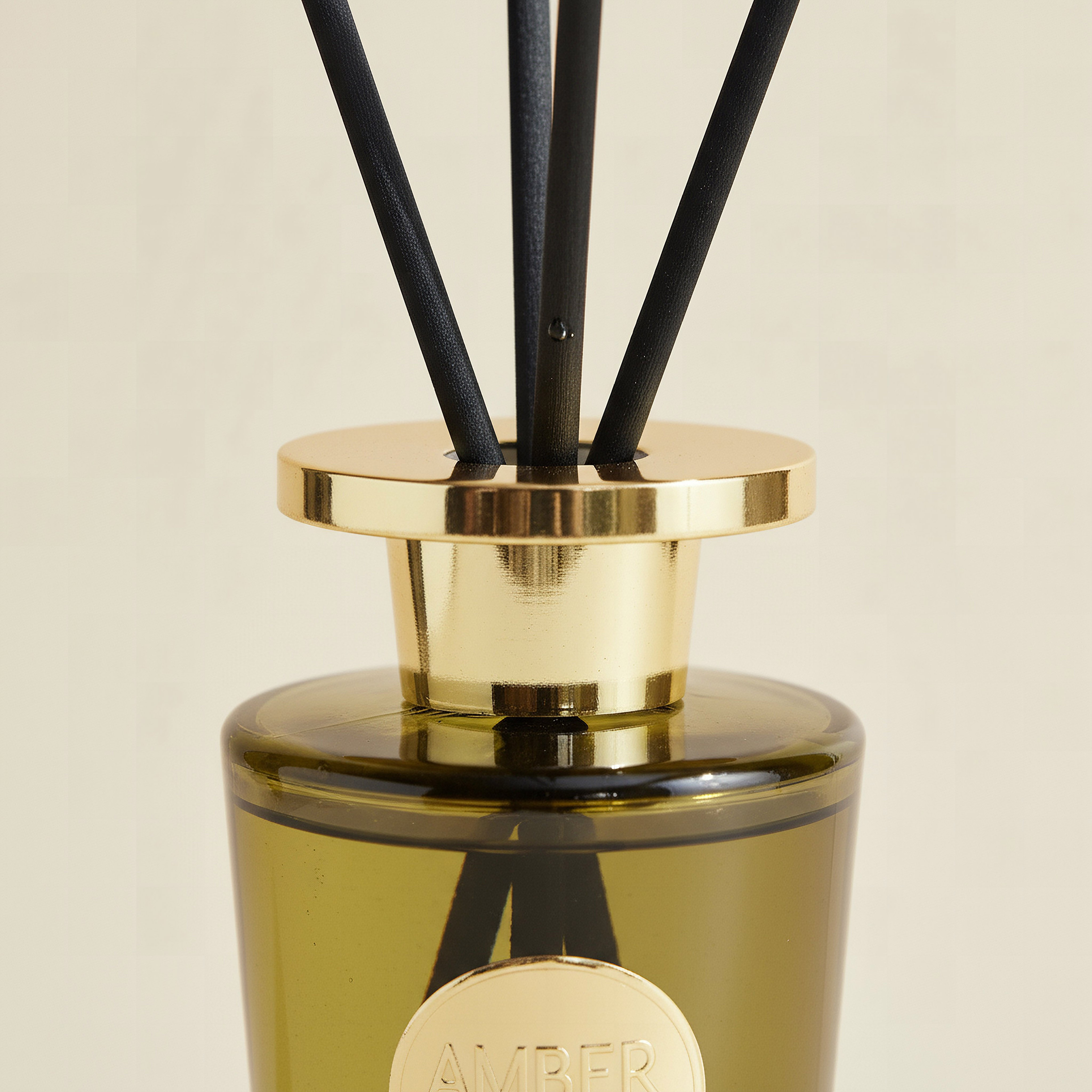 Evode  Premium Collection Amber Musk Reed Diffuser - 450 ml-hbxhomeware-hbxdecorandfurnishings-image-2