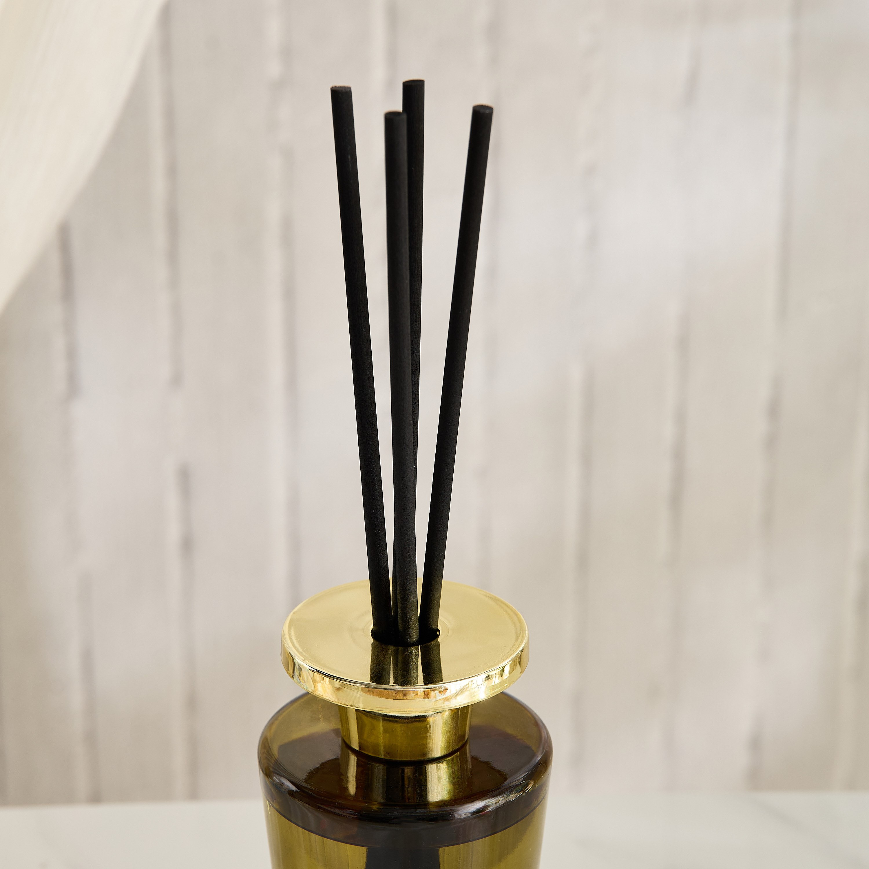 Evode Premium Collection Oudh Pink Pepper Reed Diffuser - 450 ml-hbxhomeware-hbxdecorandfurnishings-image-6