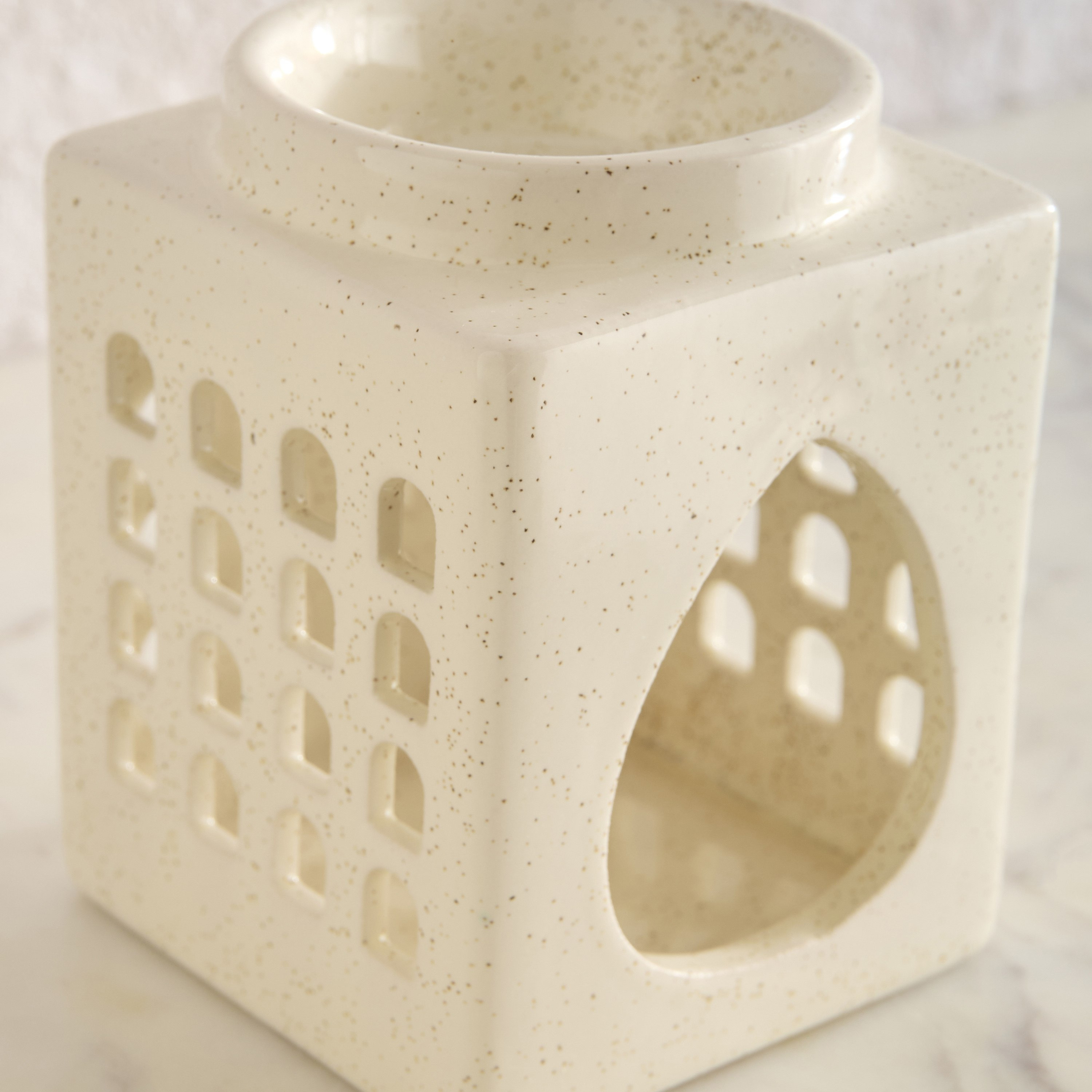 Zest Abiah Ceramic Oil Burner - 8.7x8.7x11.5 cm-hbxhomeware-hbxlivingroom-image-3