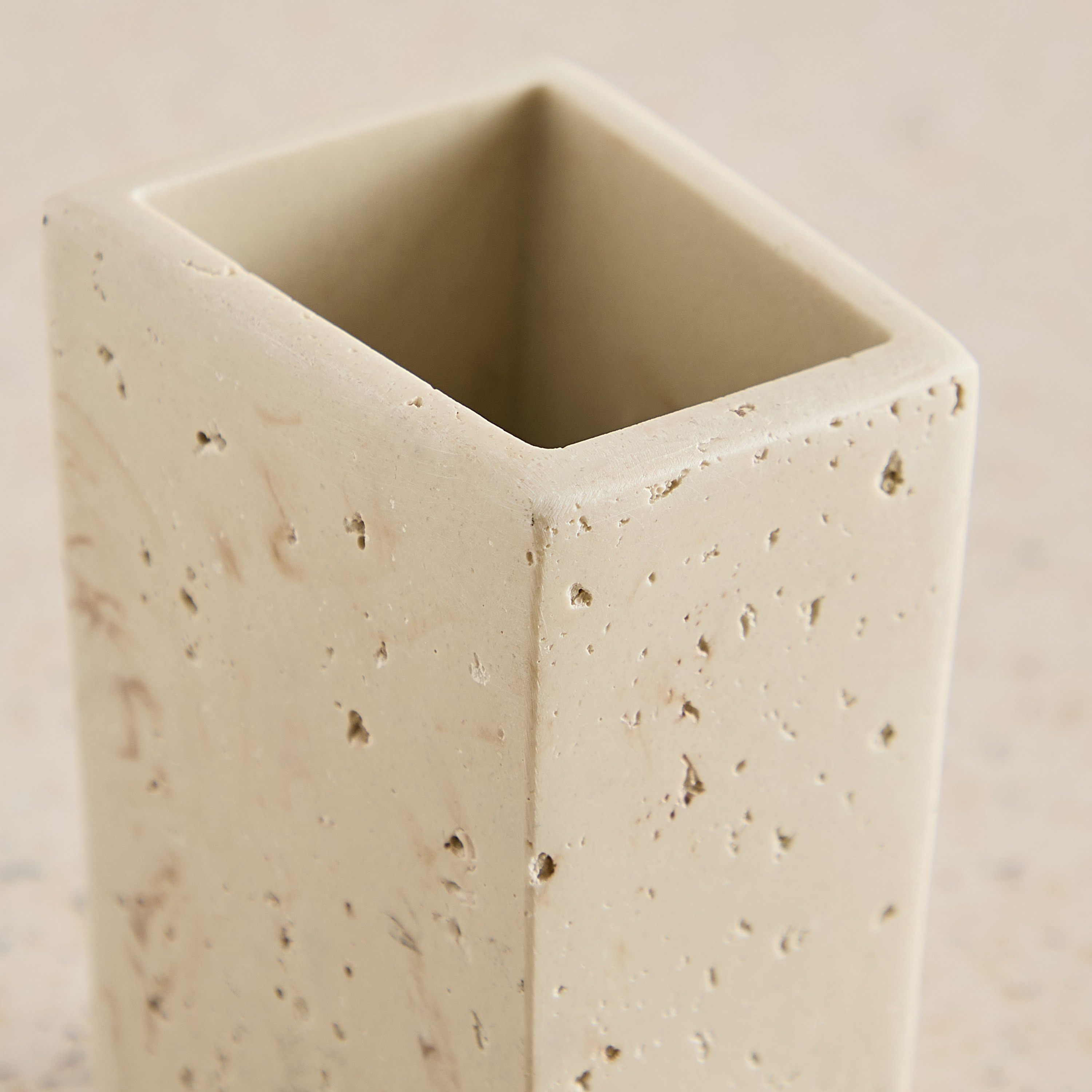 Avenue Resin Travertine Tumbler 7x6.5x11 cm-hbxdecorandfurnishings-bathroomaccessories-bathroomsets-image-3