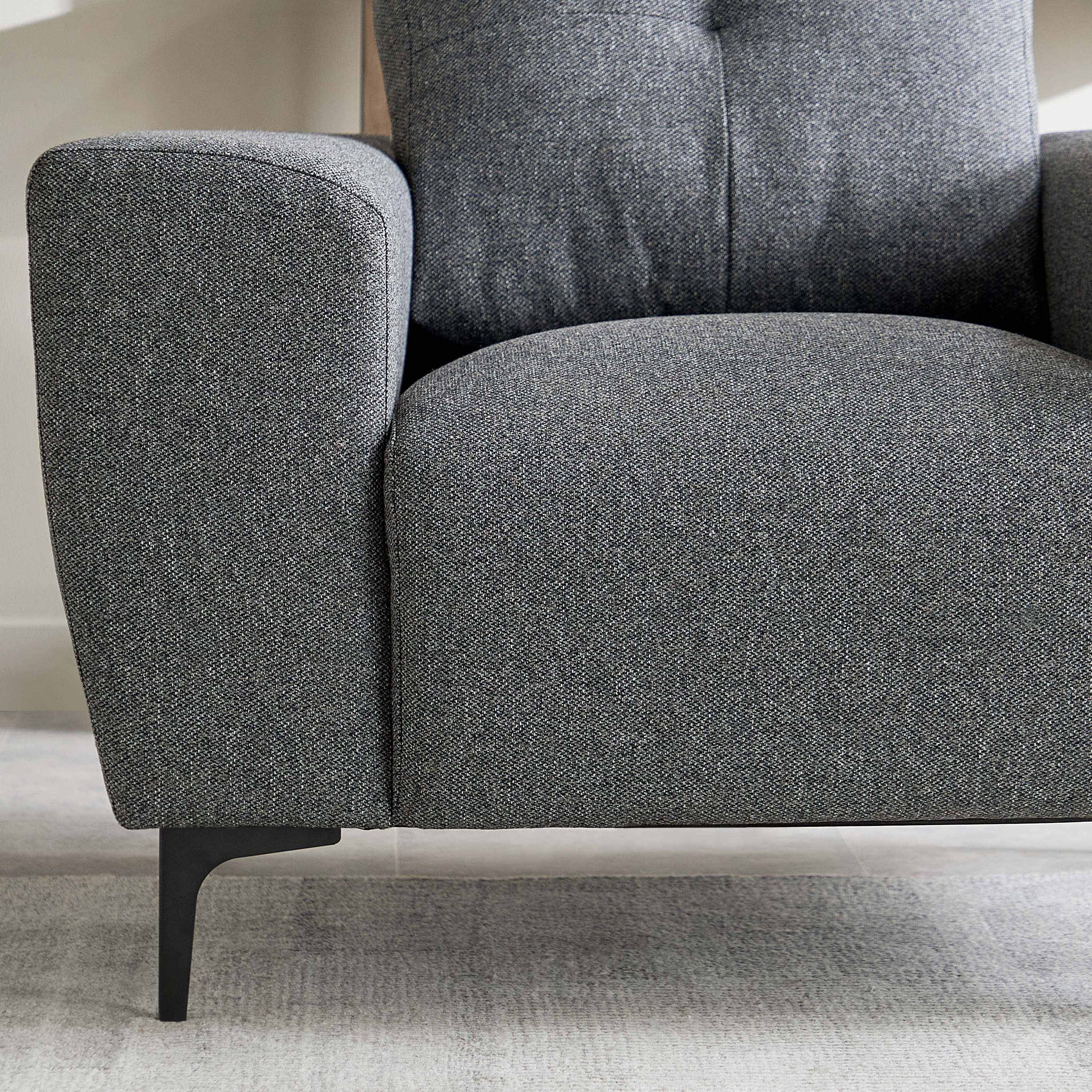 كرسي قماش بمساند ذراعين أن أكس تي من ممفيس-hbxlivingroom-sofasandarmchairs-sofas-image-3