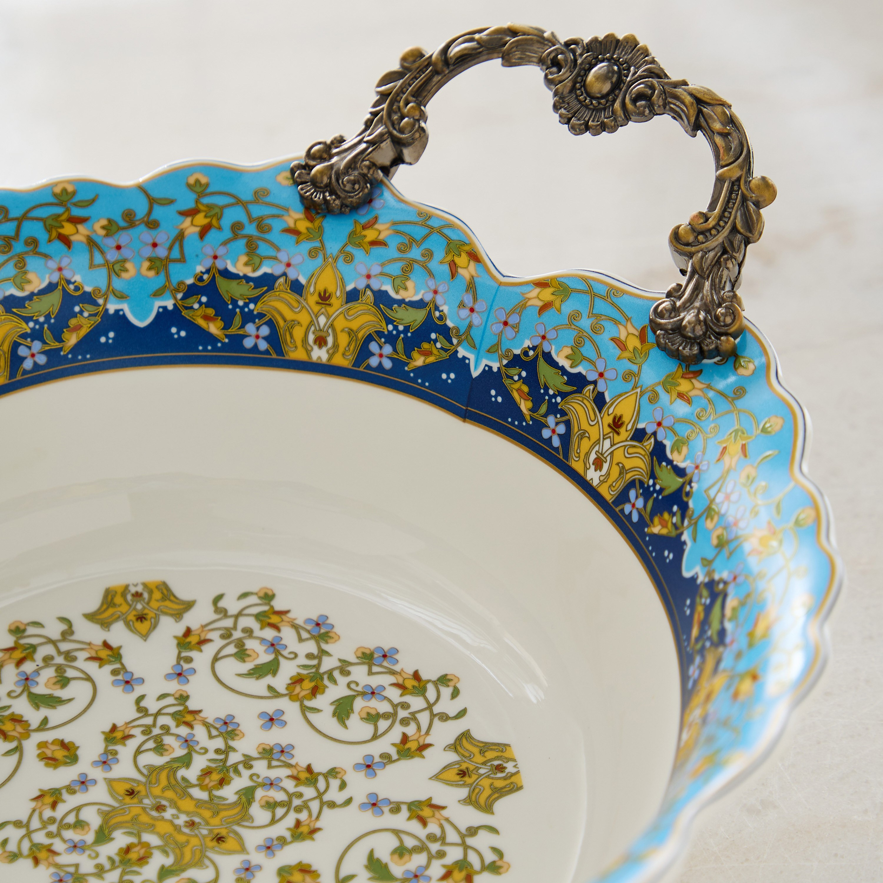 صحن تقديم عميق مستدير بمقبض من أنجيليك - 35x25.5x11.8 سم-hbxdecorandfurnishings-tabletop-serveware-image-3