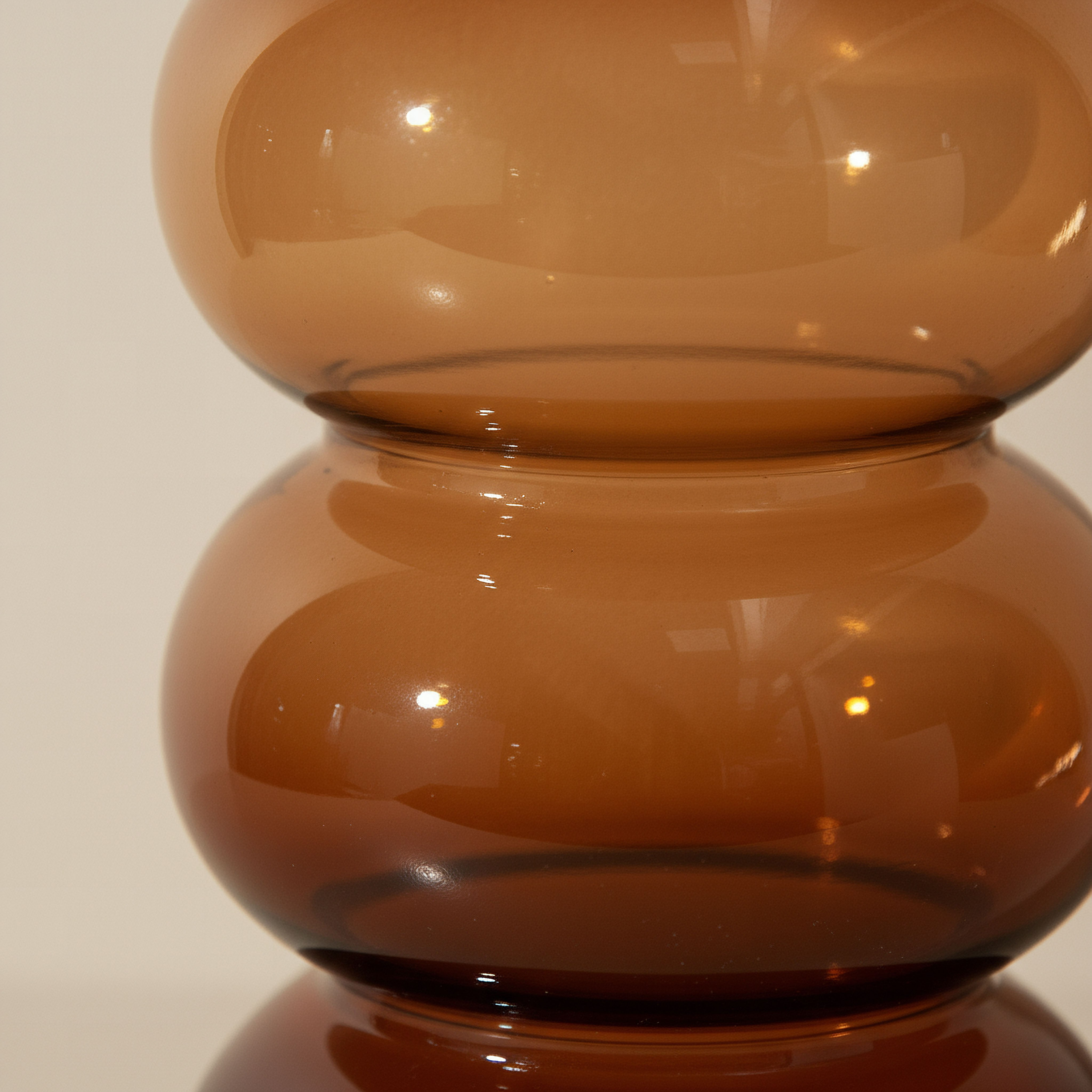 مزهرية زجاج سميك للديكور من بيدرو - 14.5x28 سم-hbxbedroom-decorandaccessories-vases-image-2