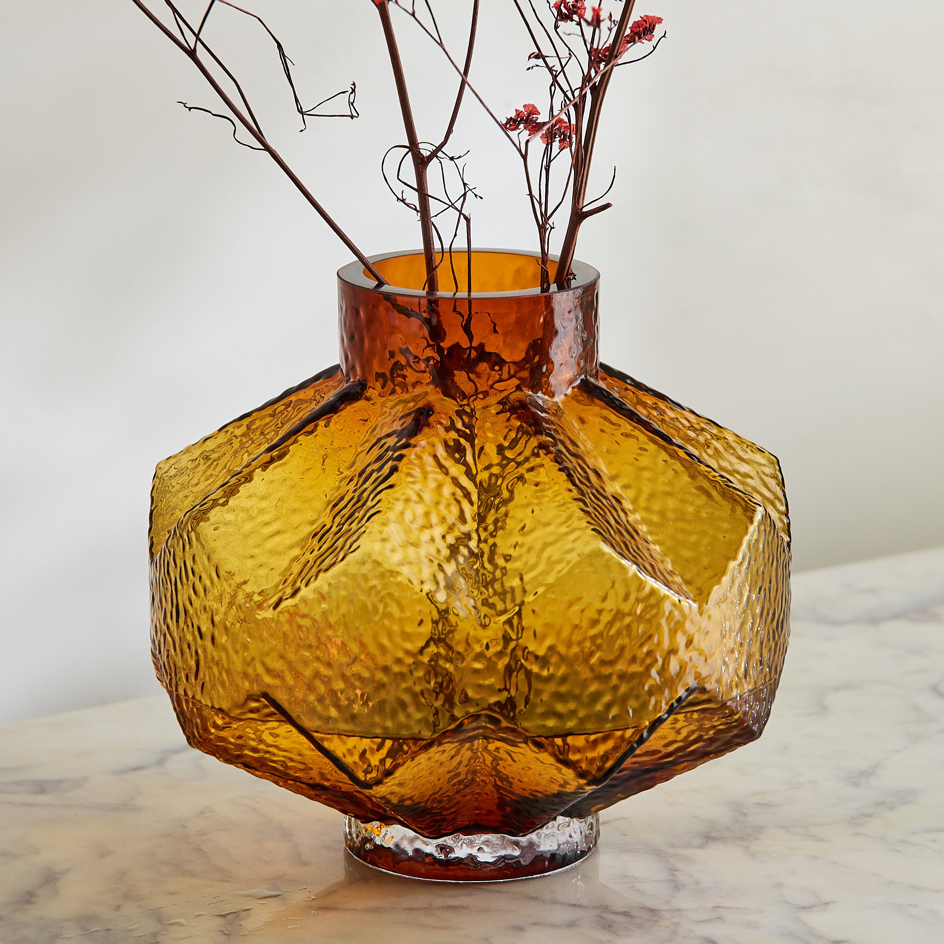 مزهرية زجاجية ثقيلة زخرفية من بيدرو - 20×18 سم-hbxbedroom-decorandaccessories-vases-image-1