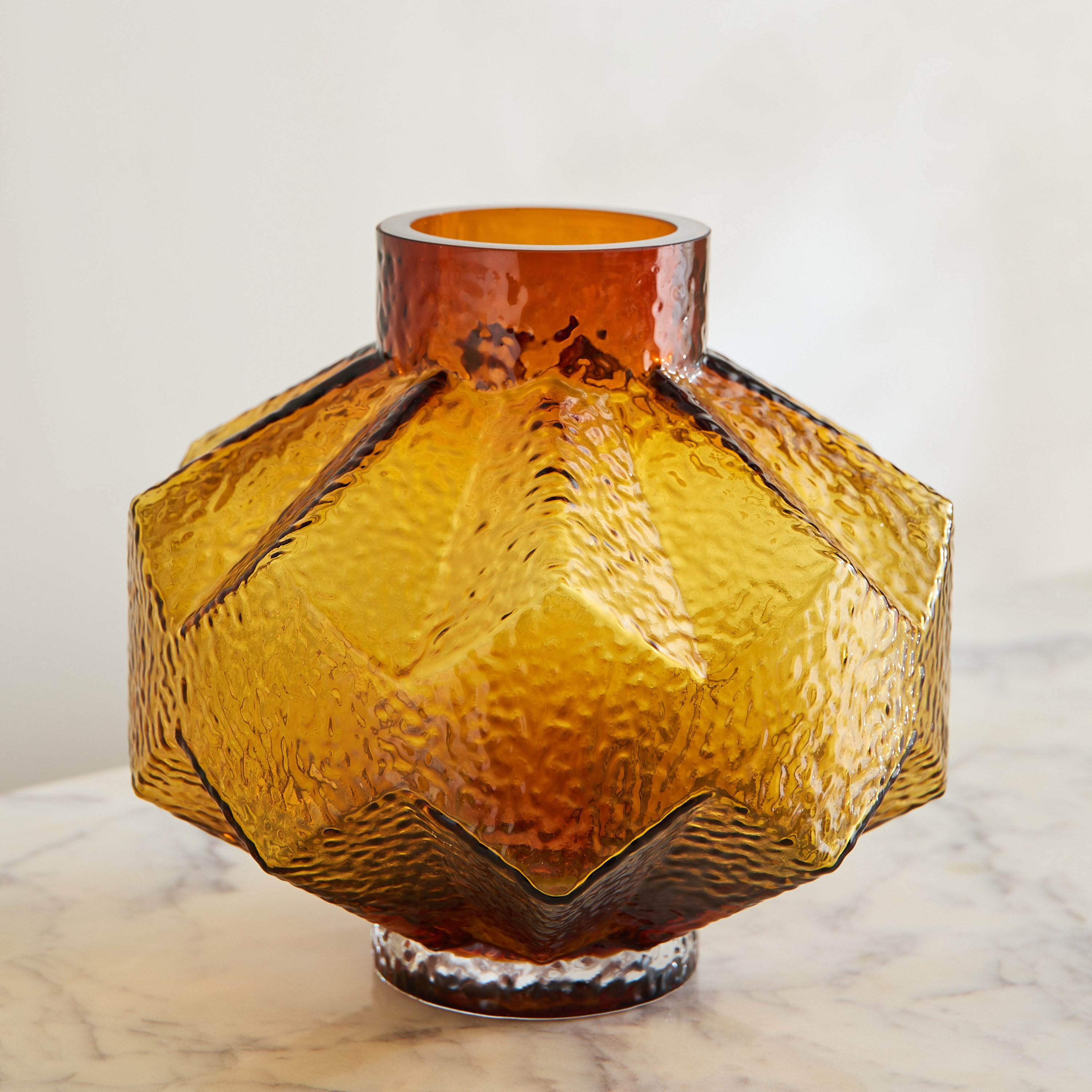 مزهرية زجاجية ثقيلة زخرفية من بيدرو - 20×18 سم-hbxbedroom-decorandaccessories-vases-image-2