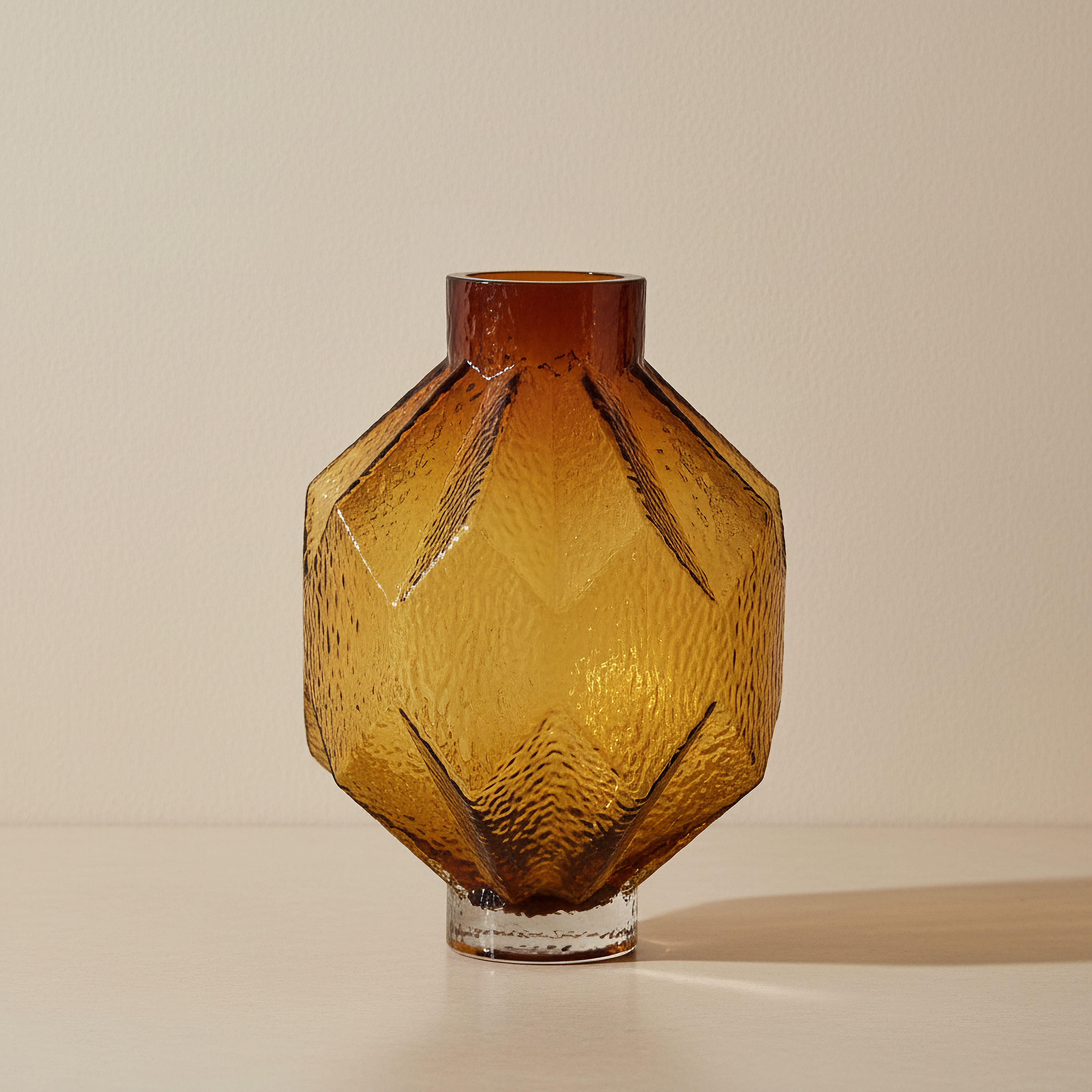 مزهرية ديكور زجاج ثقيل من بيدرو - 20×27.5 سم-hbxbedroom-decorandaccessories-vases-image-1
