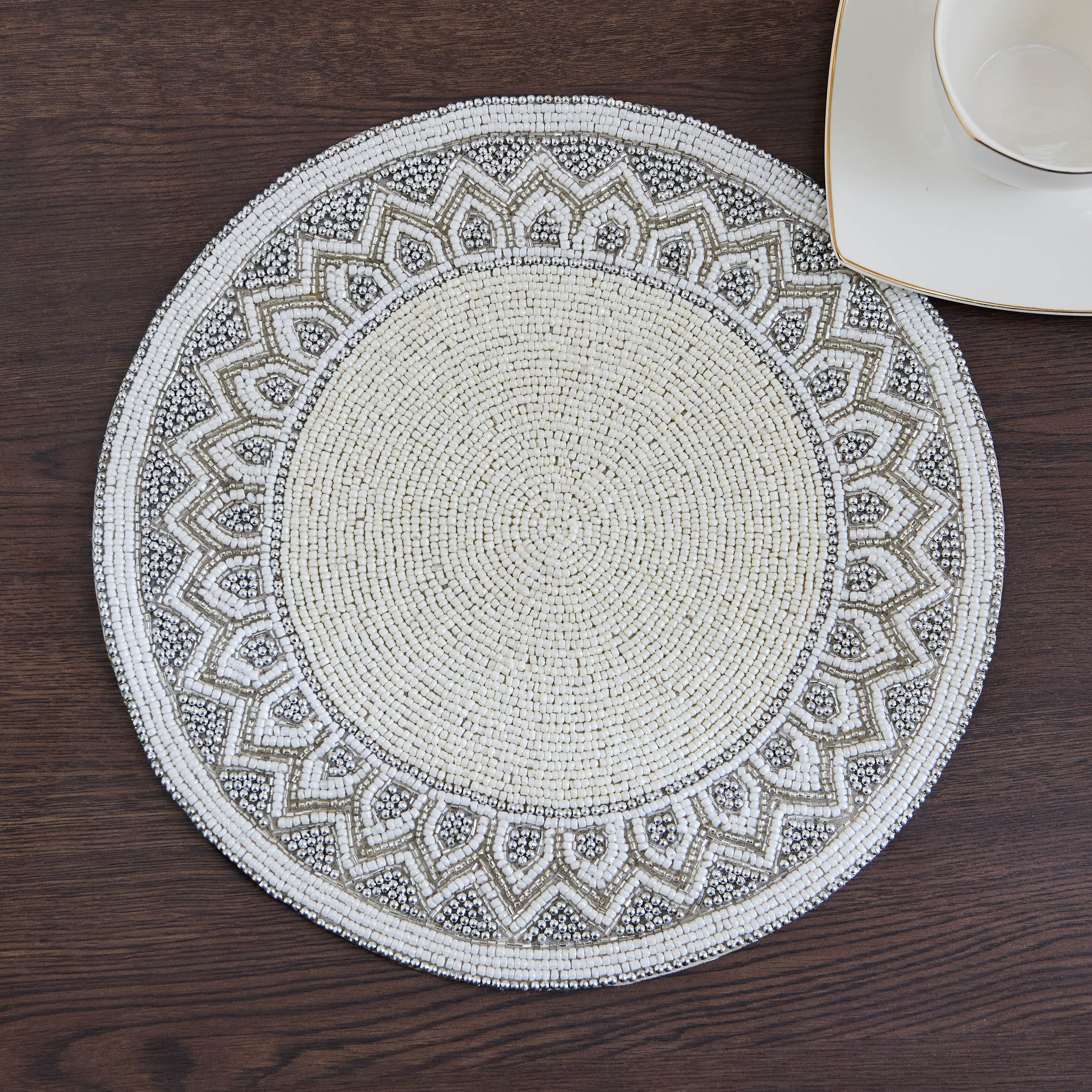 مفرش خرز مستدير بحواف مزينة من براكا أتبال - 30 سم-hbxdecorandfurnishings-homefurnishings-tablelinens-image-1