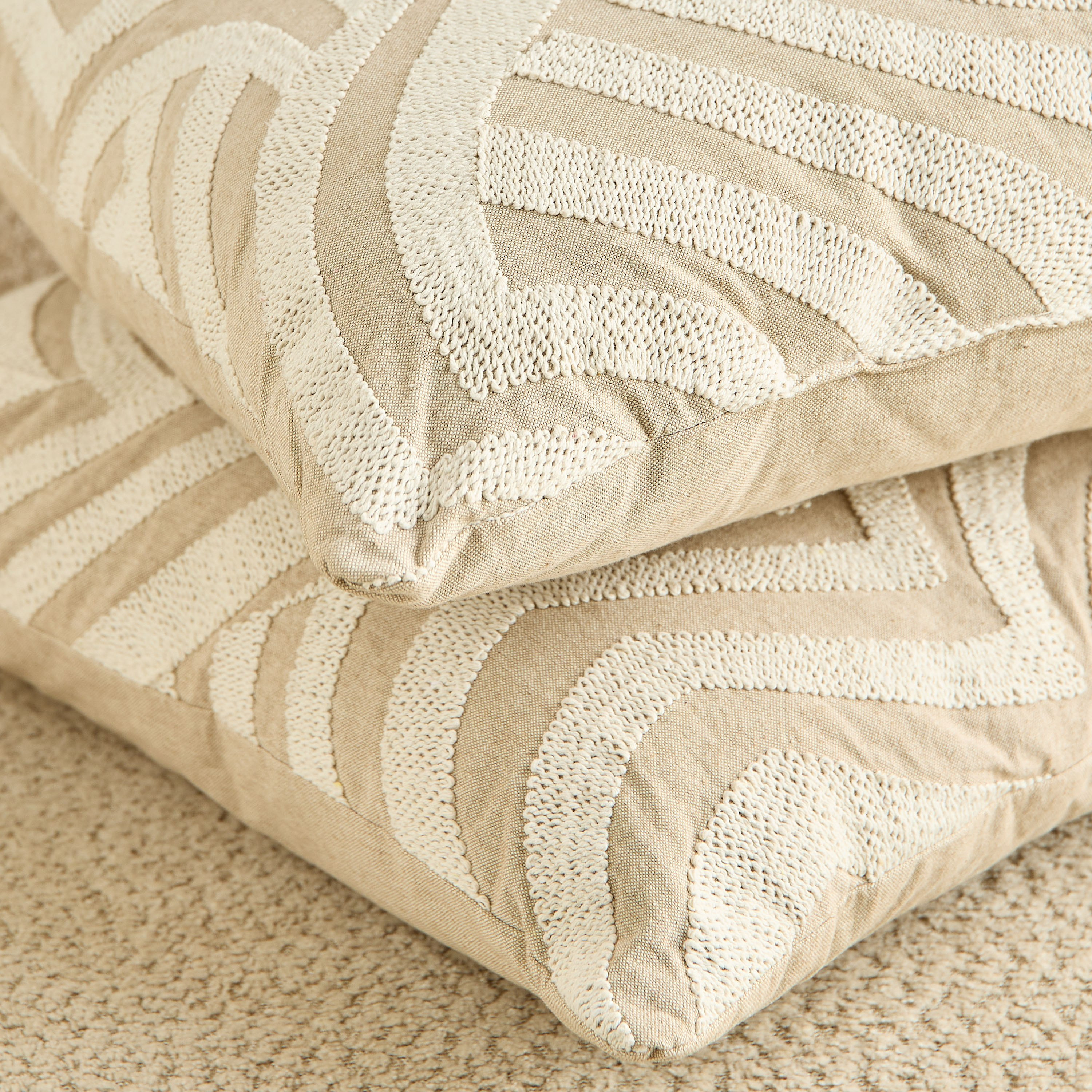 طقم وسائد محشوة بطبعات دوري تجريدية قطعتين من كوزي ديو - 50×50 سم-hbxlivingroom-furnishings-cushionsandcovers-filledcushions-image-4