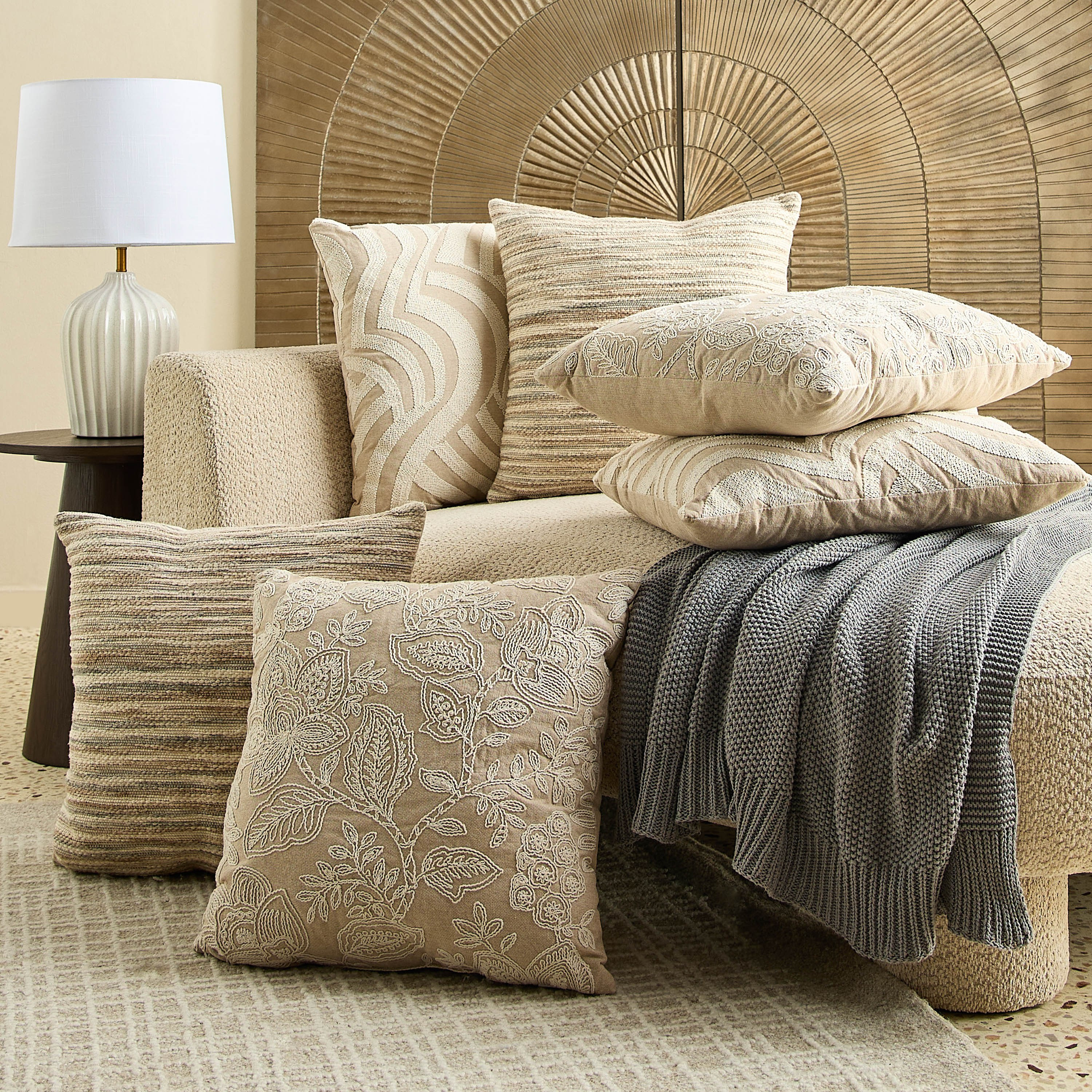 طقم وسائد محشوة بطبعات دوري تجريدية قطعتين من كوزي ديو - 50×50 سم-hbxlivingroom-furnishings-cushionsandcovers-filledcushions-image-5