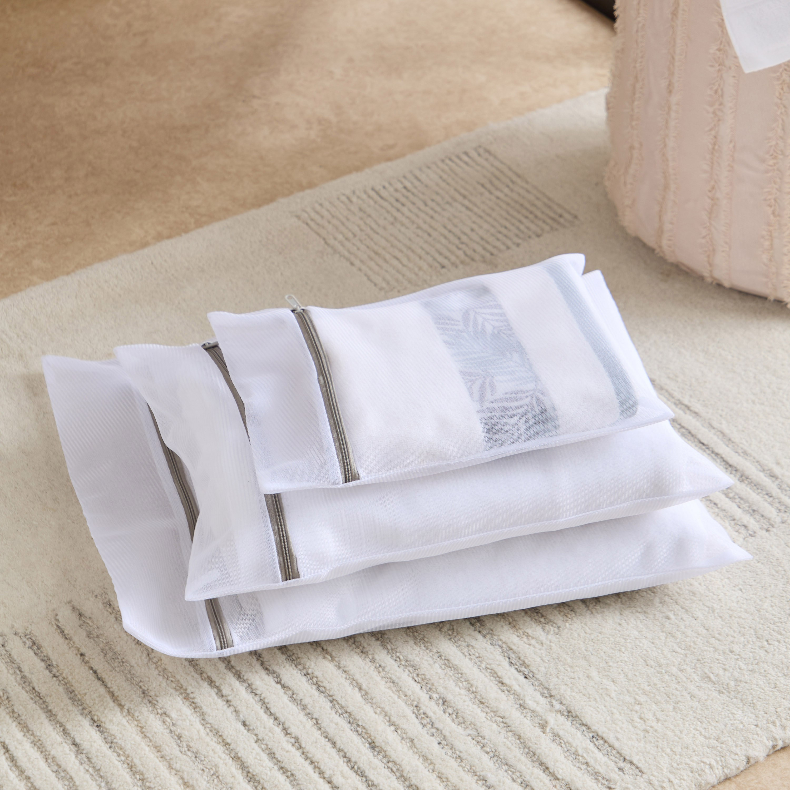 Saga 3-Piece Mesh Wash Bag Set-hbxbathroom-bathroomstorage-laundryhampers-image-1
