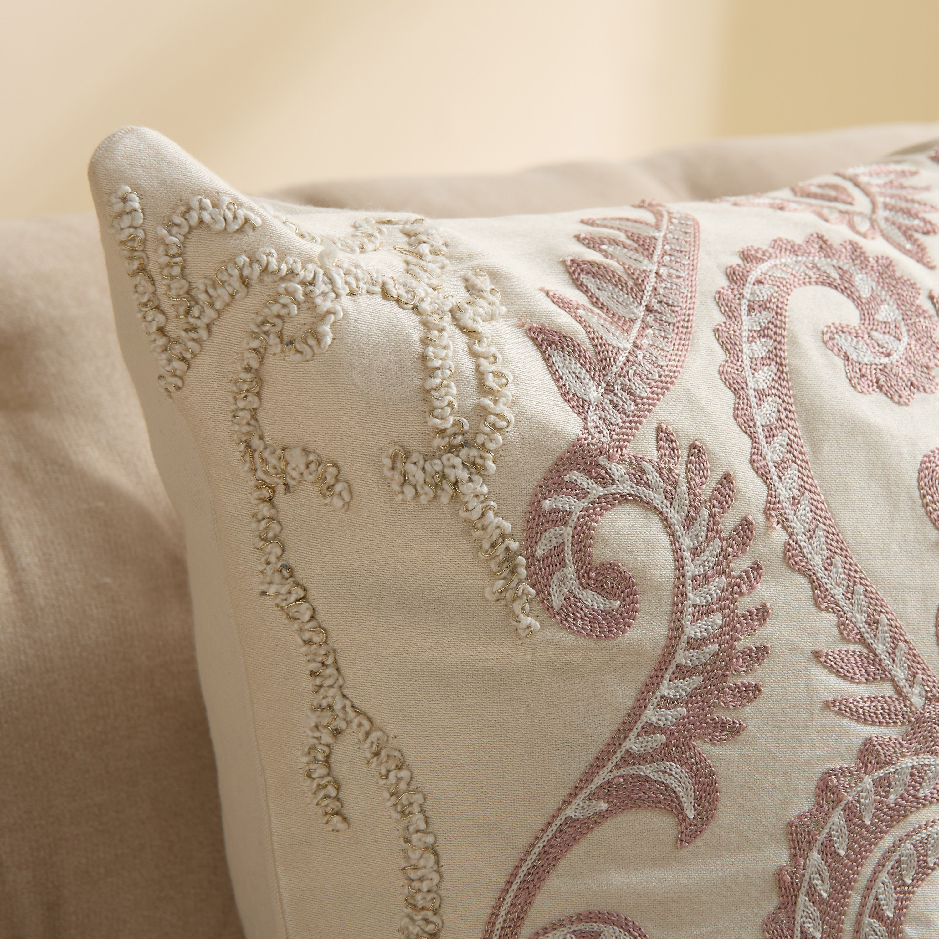 Petra Artisera Damask Filled Cushion - 50x50 cm-hbxhomeware-hbxbedroom-image-2