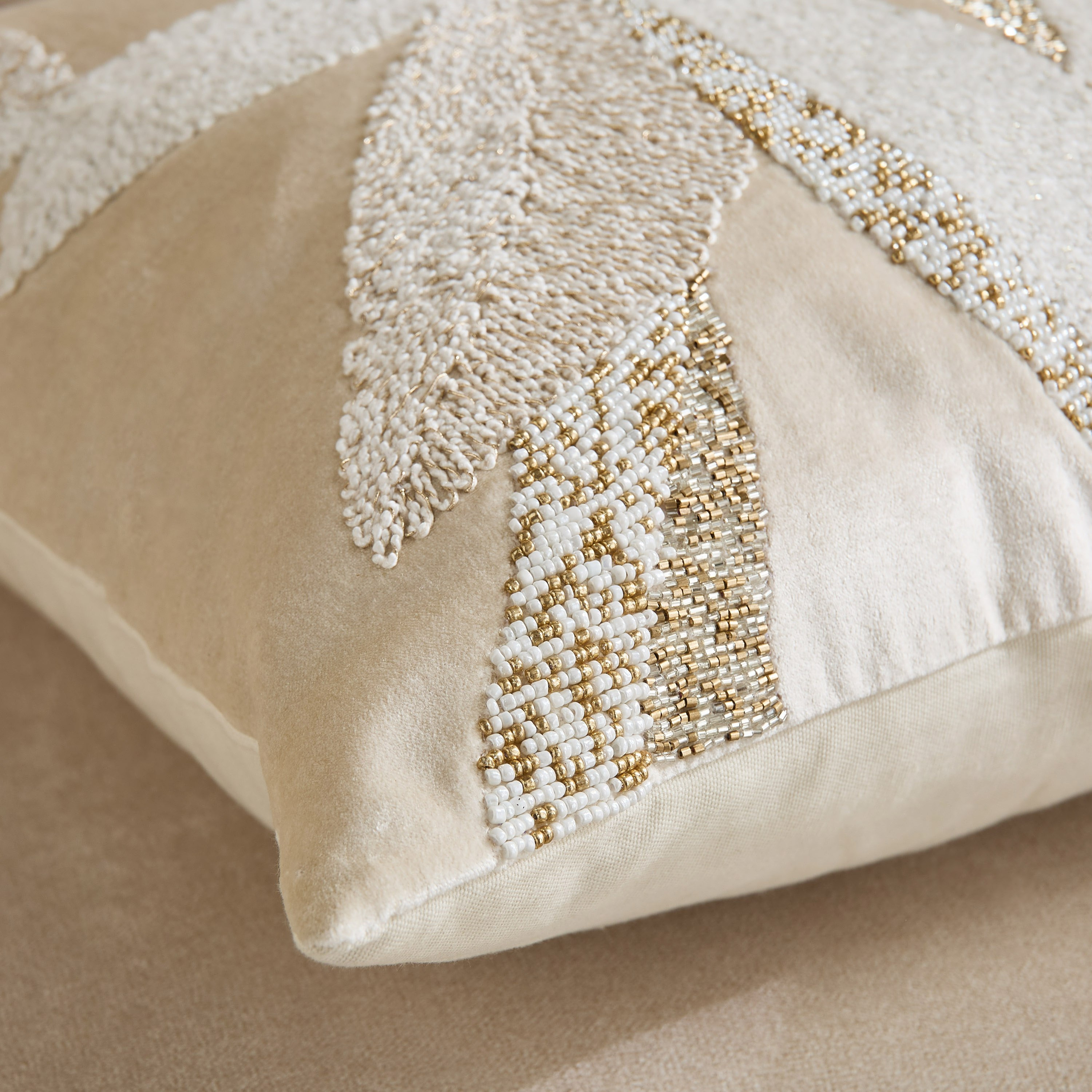 Petra Formora Leaf Filled Cushion - 50x50 cm-hbxhomeware-hbxbedroom-image-3