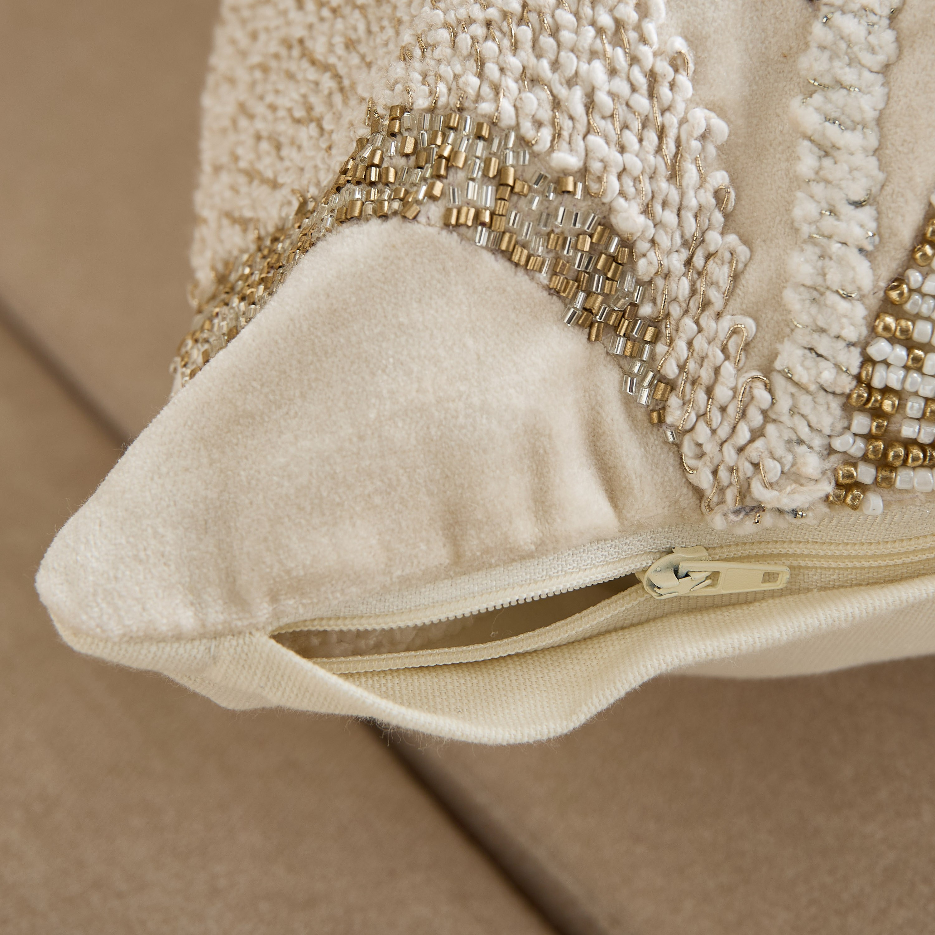 Petra Formora Leaf Filled Cushion - 50x50 cm-hbxhomeware-hbxbedroom-image-4