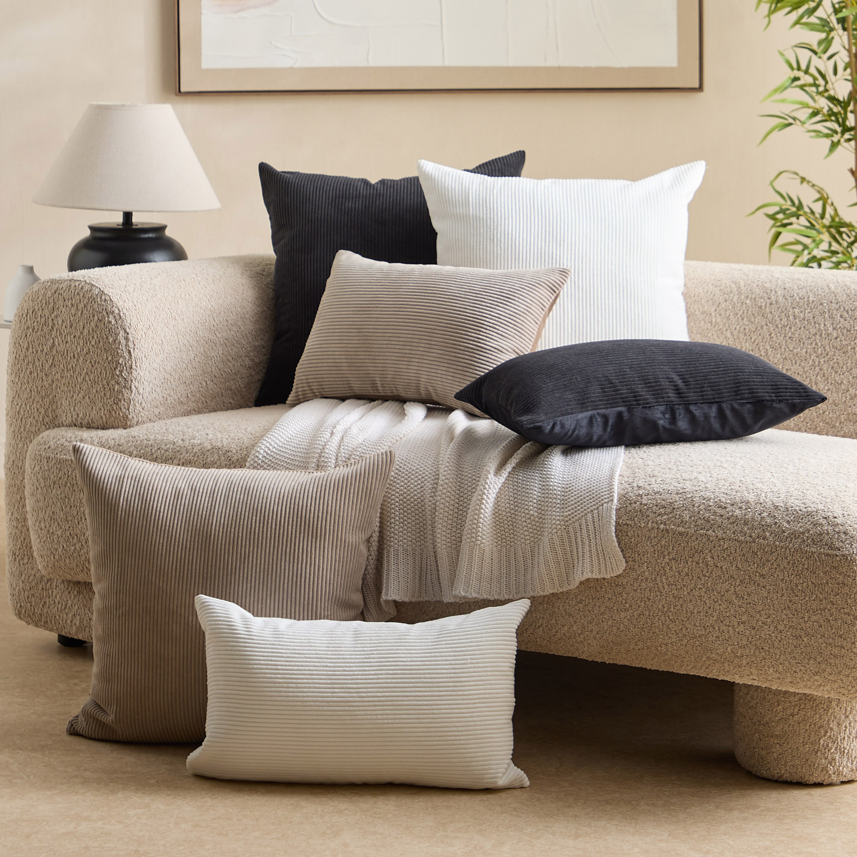 غطاء وسادة كوردوري من فيلفيت إيز - 30x50 سم-hbxhomeware-hbxbedroom-image-5