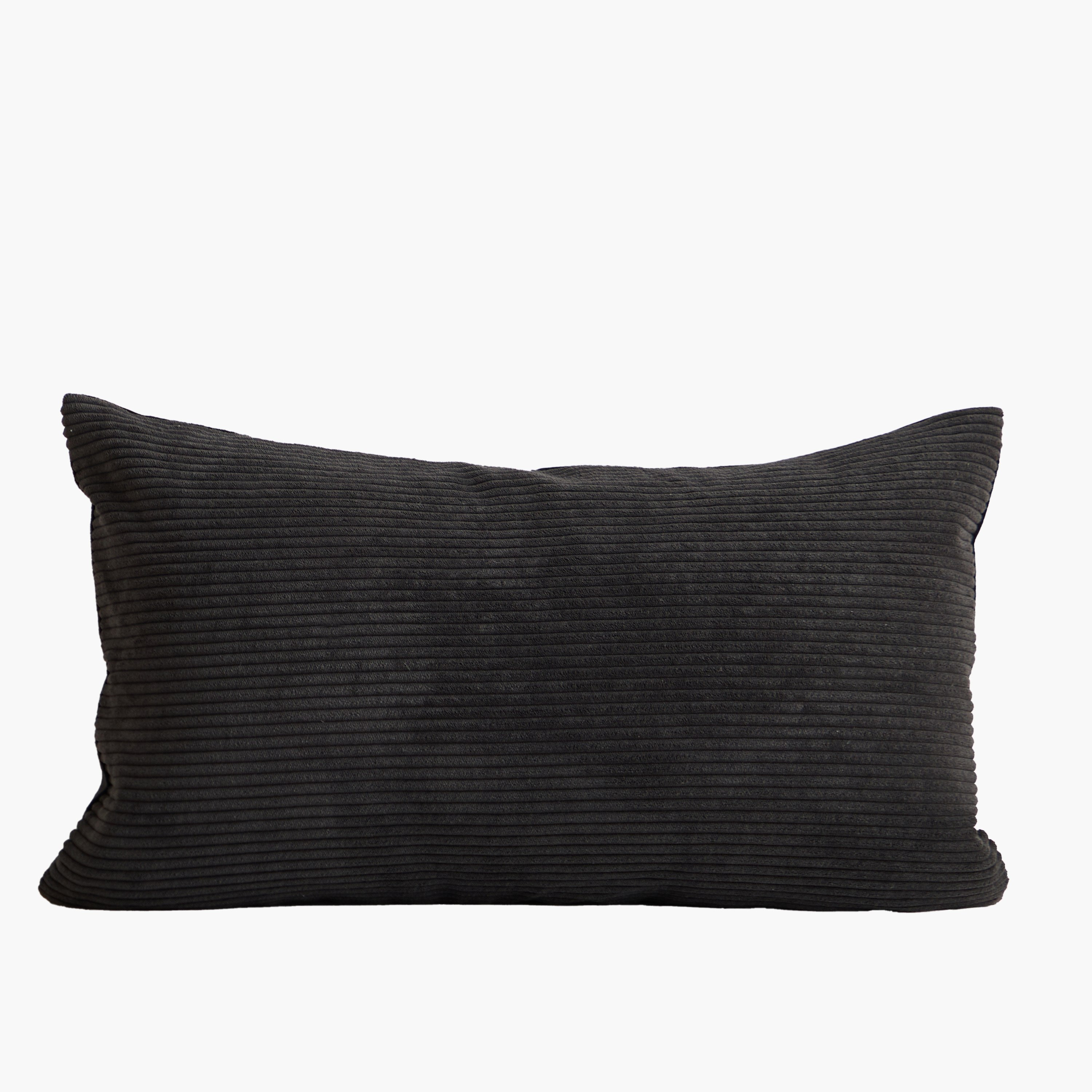 غطاء وسادة كوردوري من فيلفيت إيز - 30x50 سم-hbxhomeware-hbxbedroom-image-6