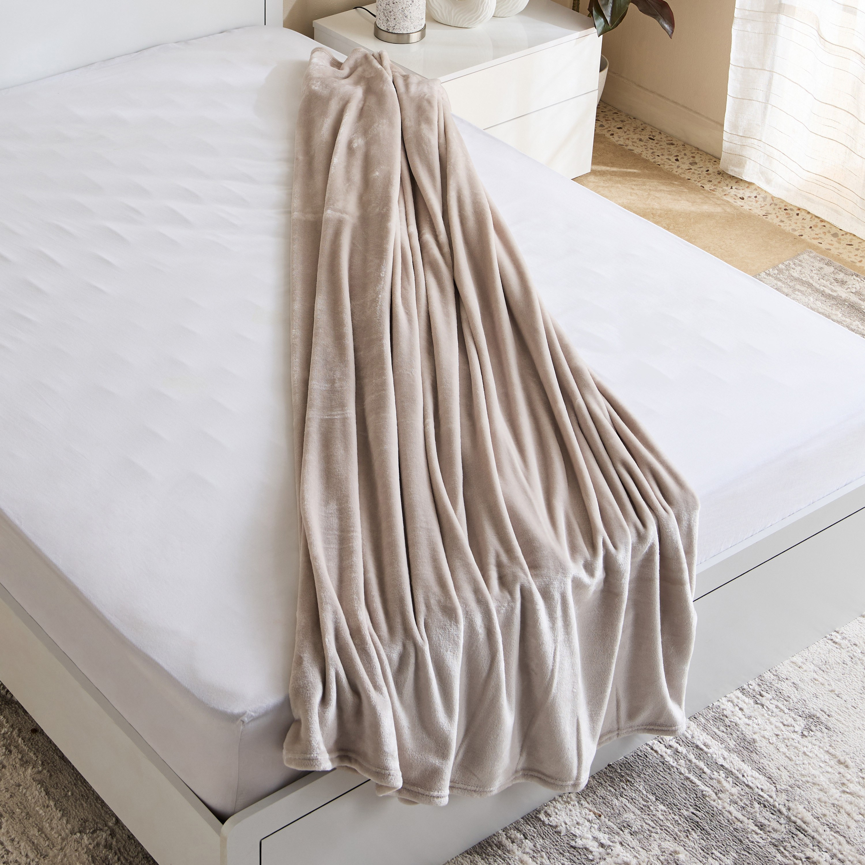 بطانية كوين فلانيل سادة - نوفا -  200x220 سم-hbxhomeware-hbxbedroom-image-4