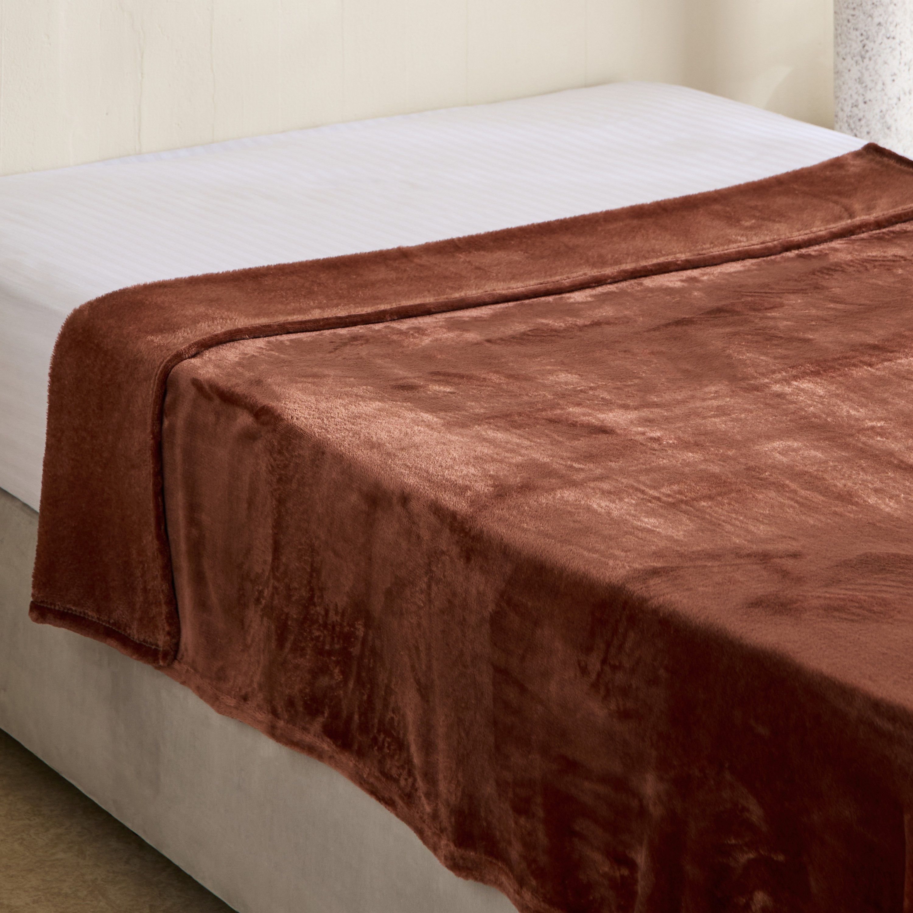 Nova Solid Flannel Twin Blanket - 140x200 cm-hbxhomeware-hbxbedroom-image-1