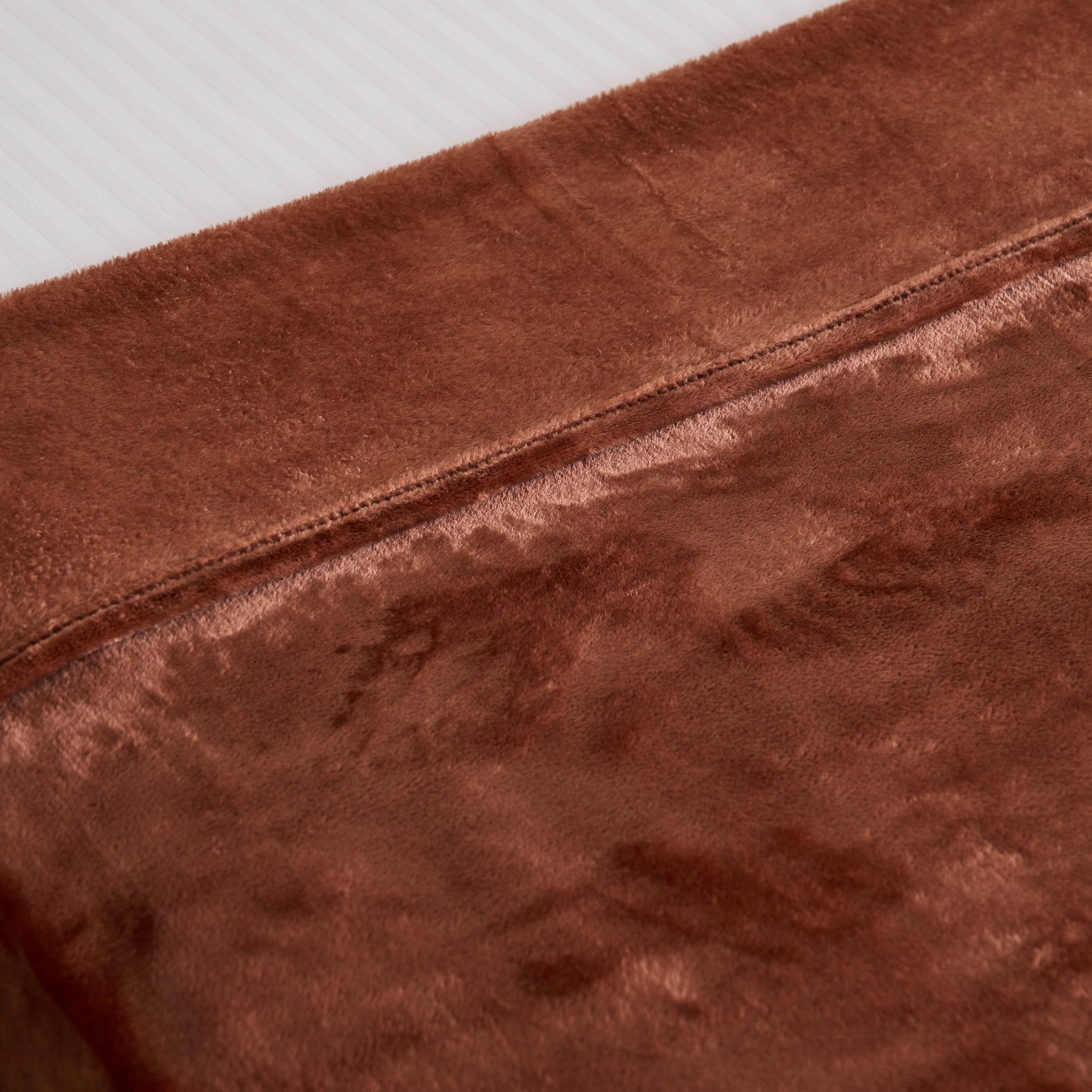 Nova Solid Flannel Twin Blanket - 140x200 cm-hbxhomeware-hbxbedroom-image-3