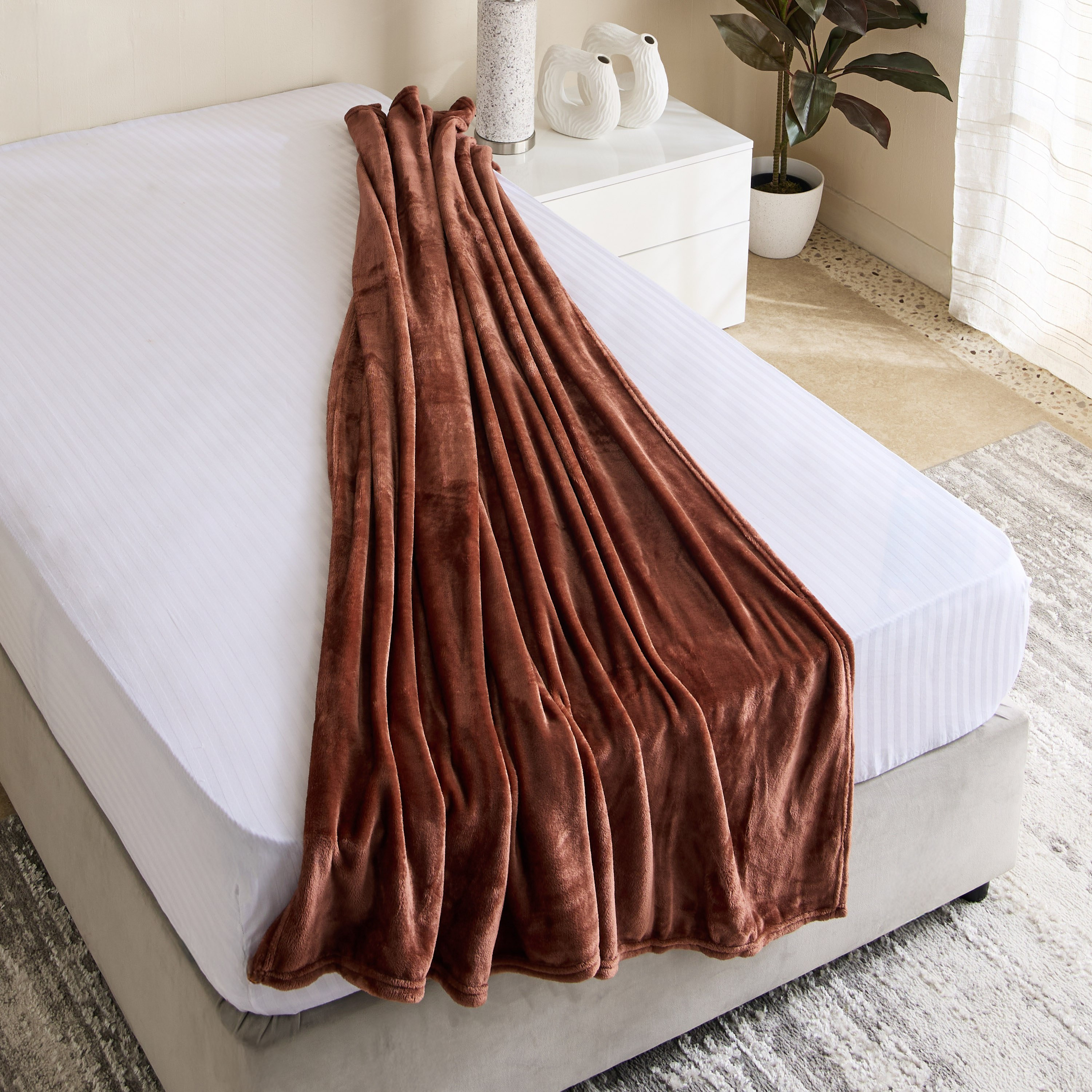 Nova Solid Flannel Twin Blanket - 140x200 cm-hbxhomeware-hbxbedroom-image-4