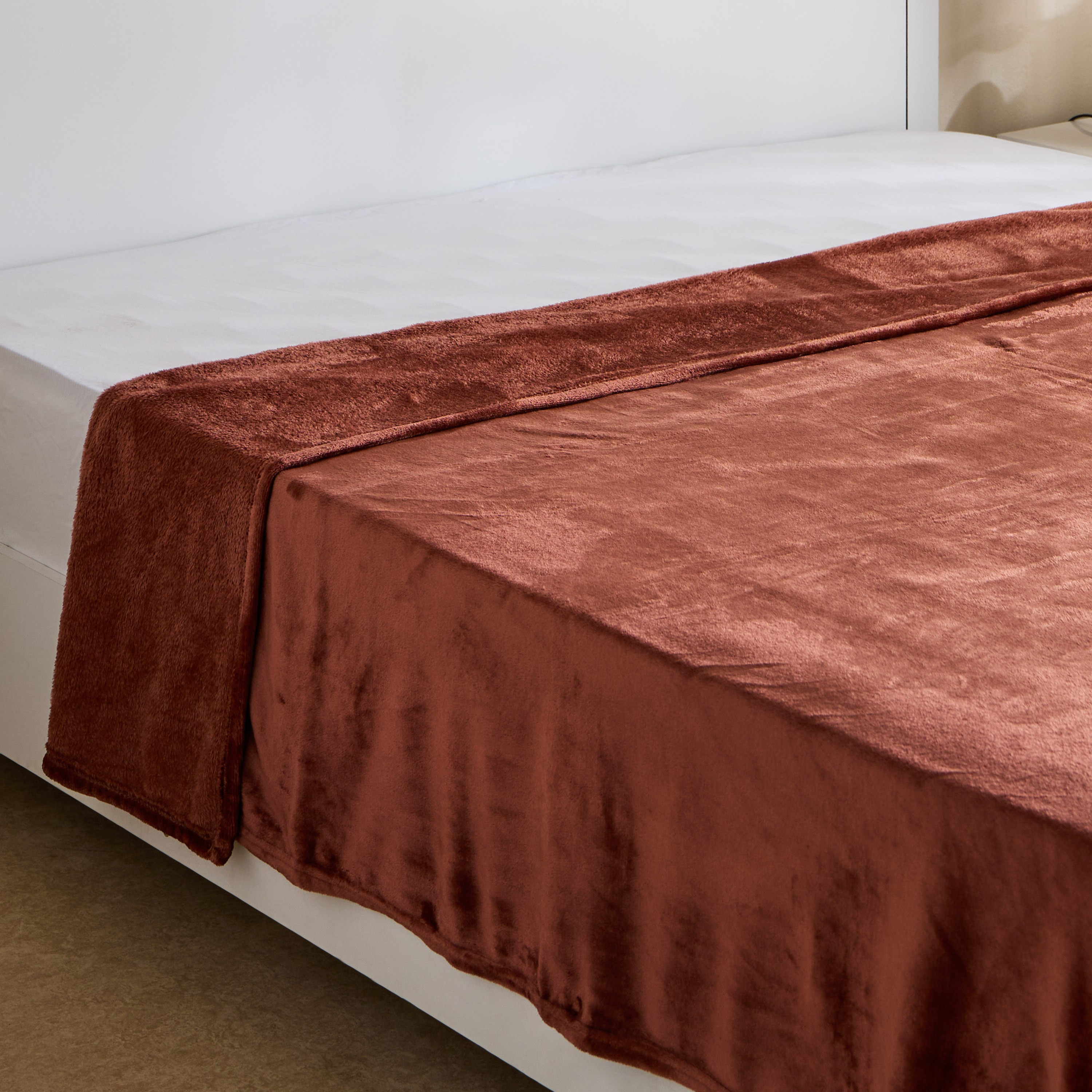 Nova Solid Flannel Queen Blanket - 200x220 cm-hbxhomeware-hbxbedroom-image-1